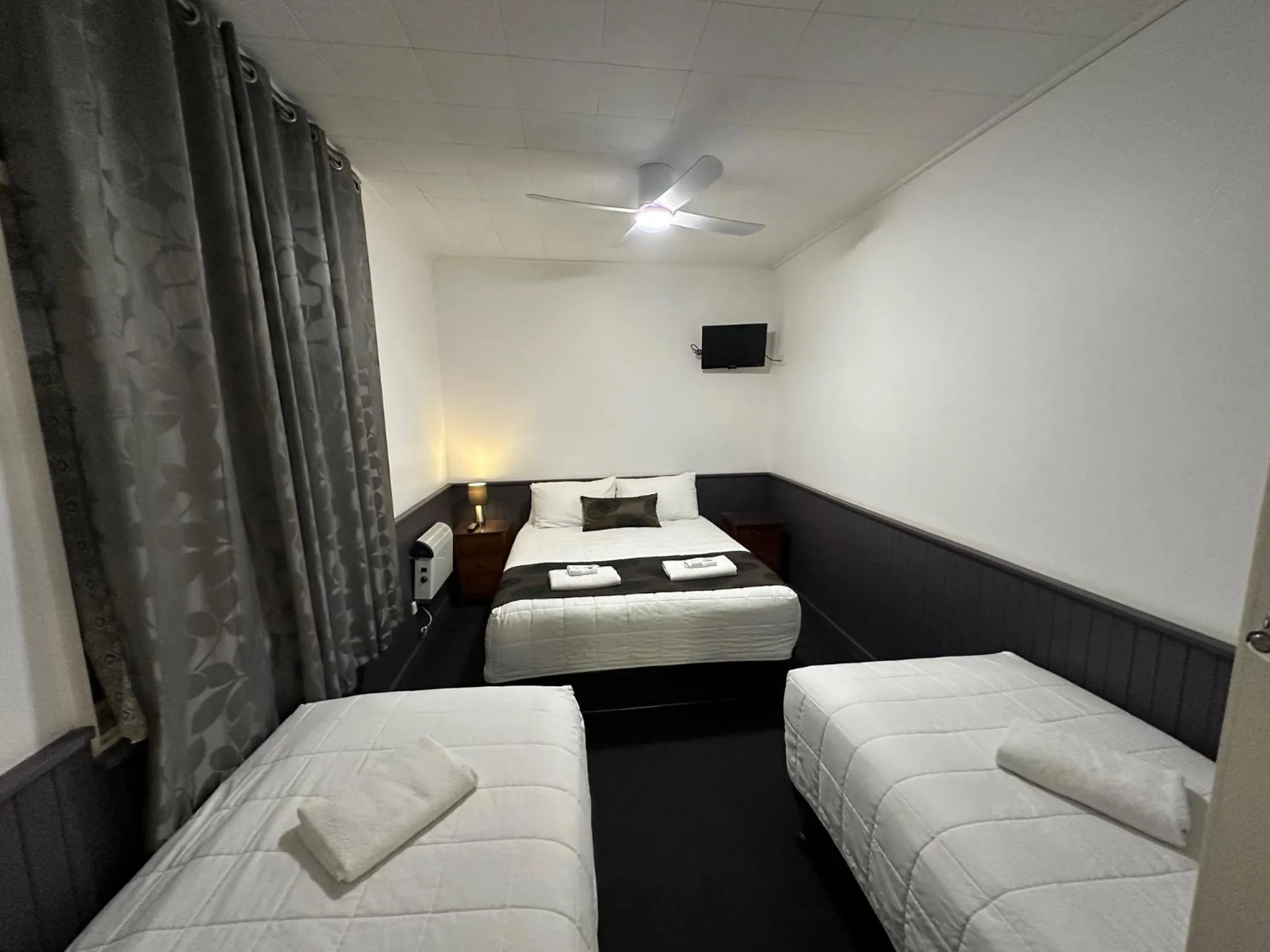 Bed in The Esplanade Motel