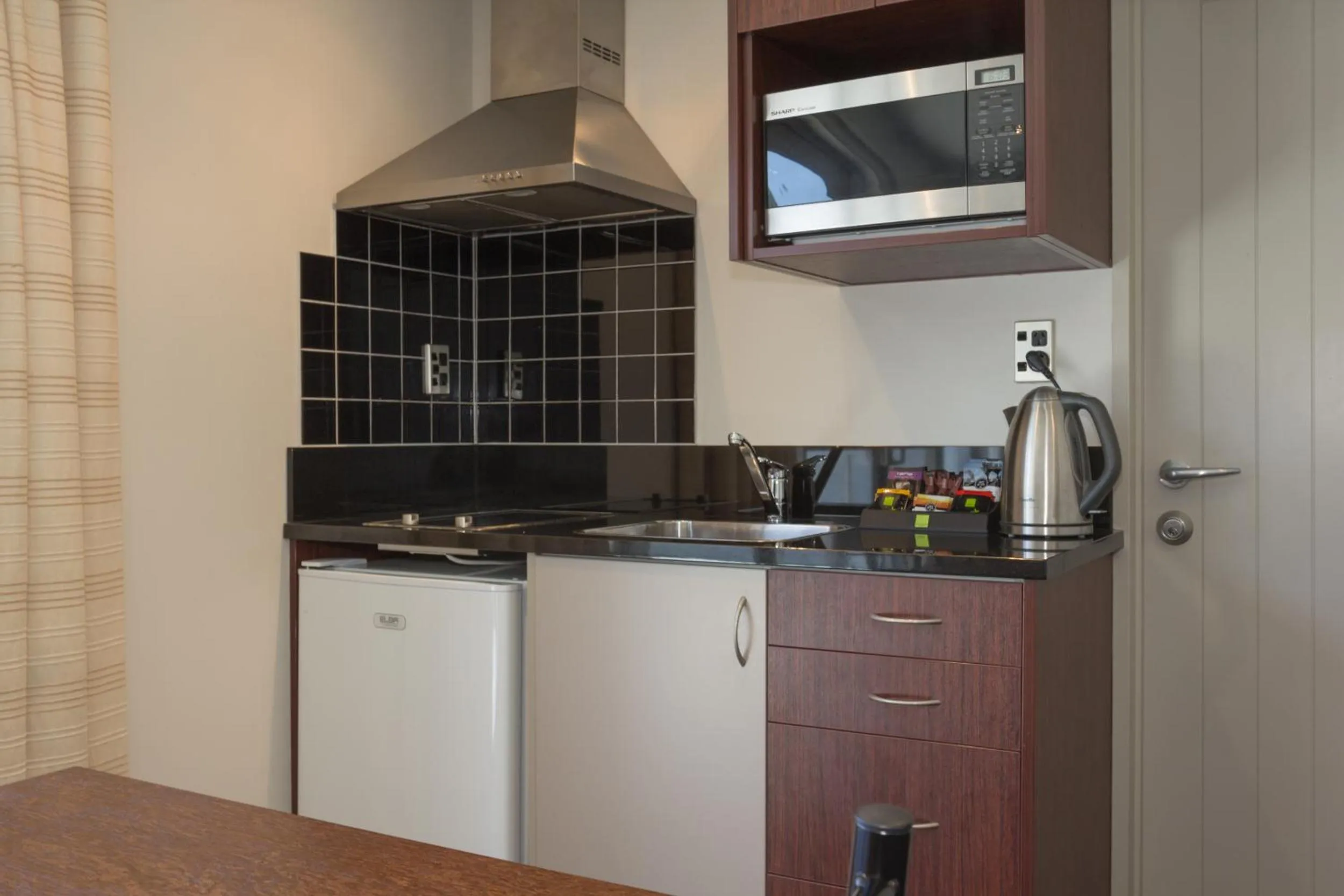 Kitchen or kitchenette in Autoline Motel Queenstown