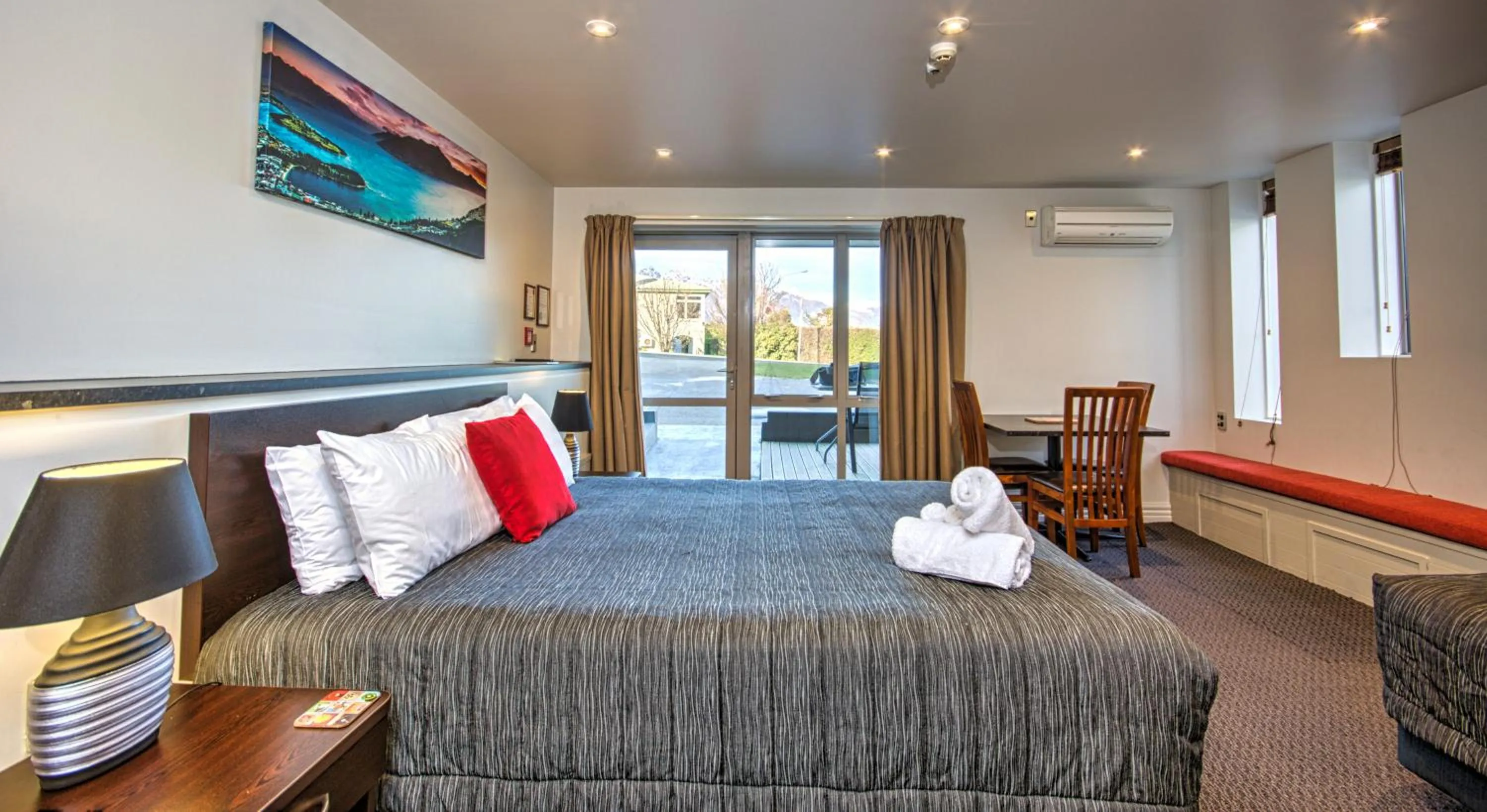 Bedroom, Bed in Autoline Motel Queenstown