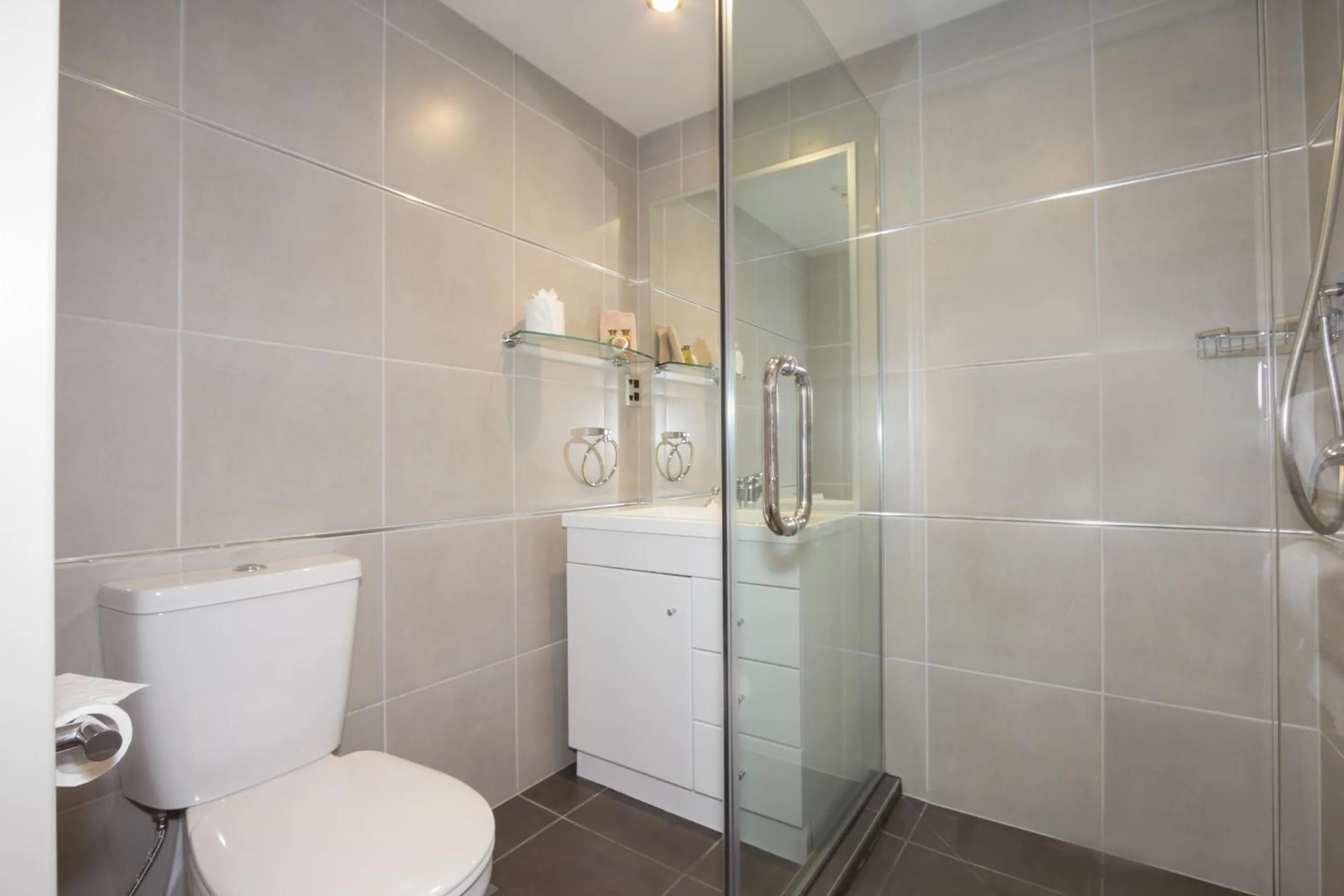 Shower in Autoline Motel Queenstown