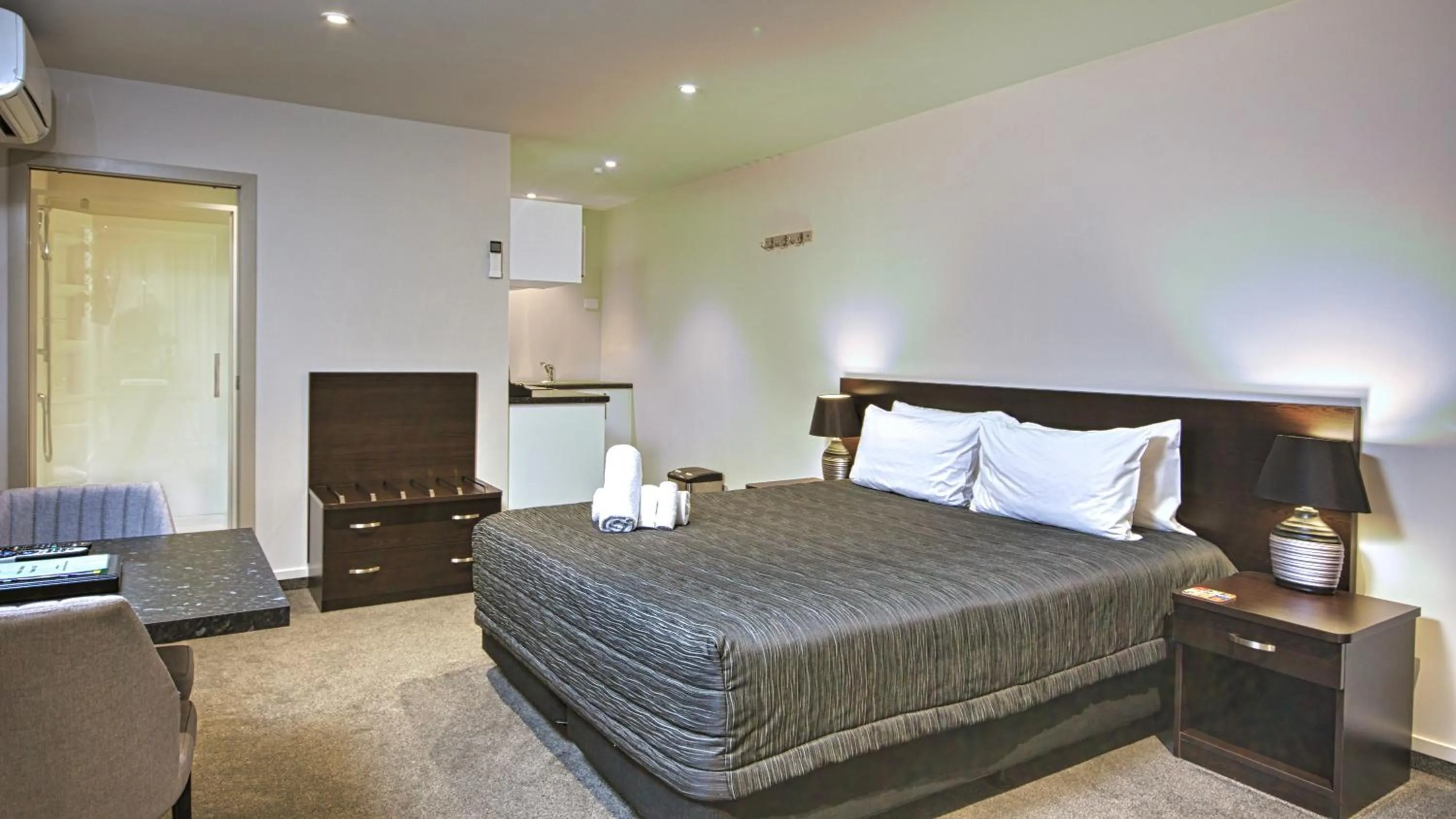 Bed in Autoline Motel Queenstown