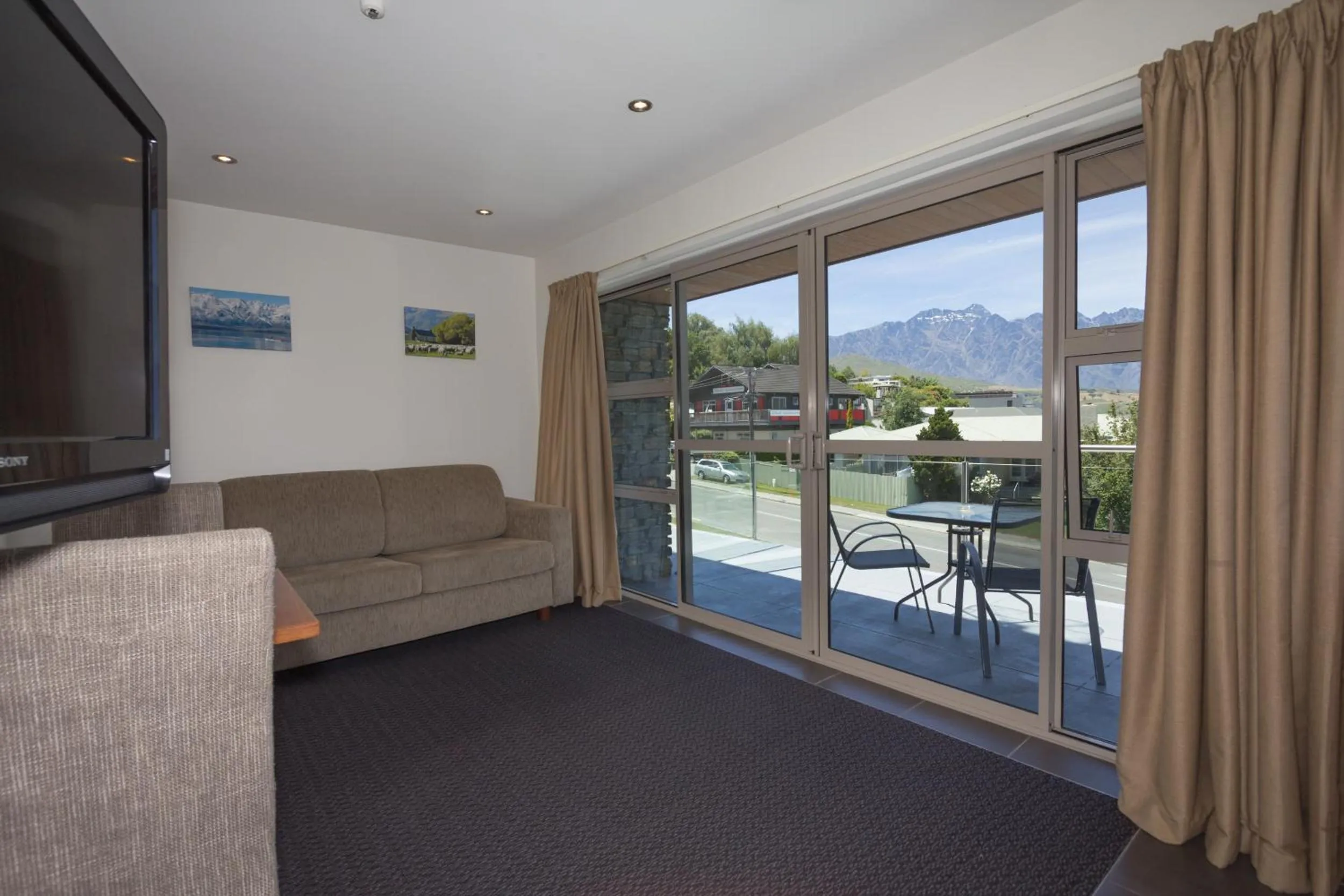 Living room in Autoline Motel Queenstown