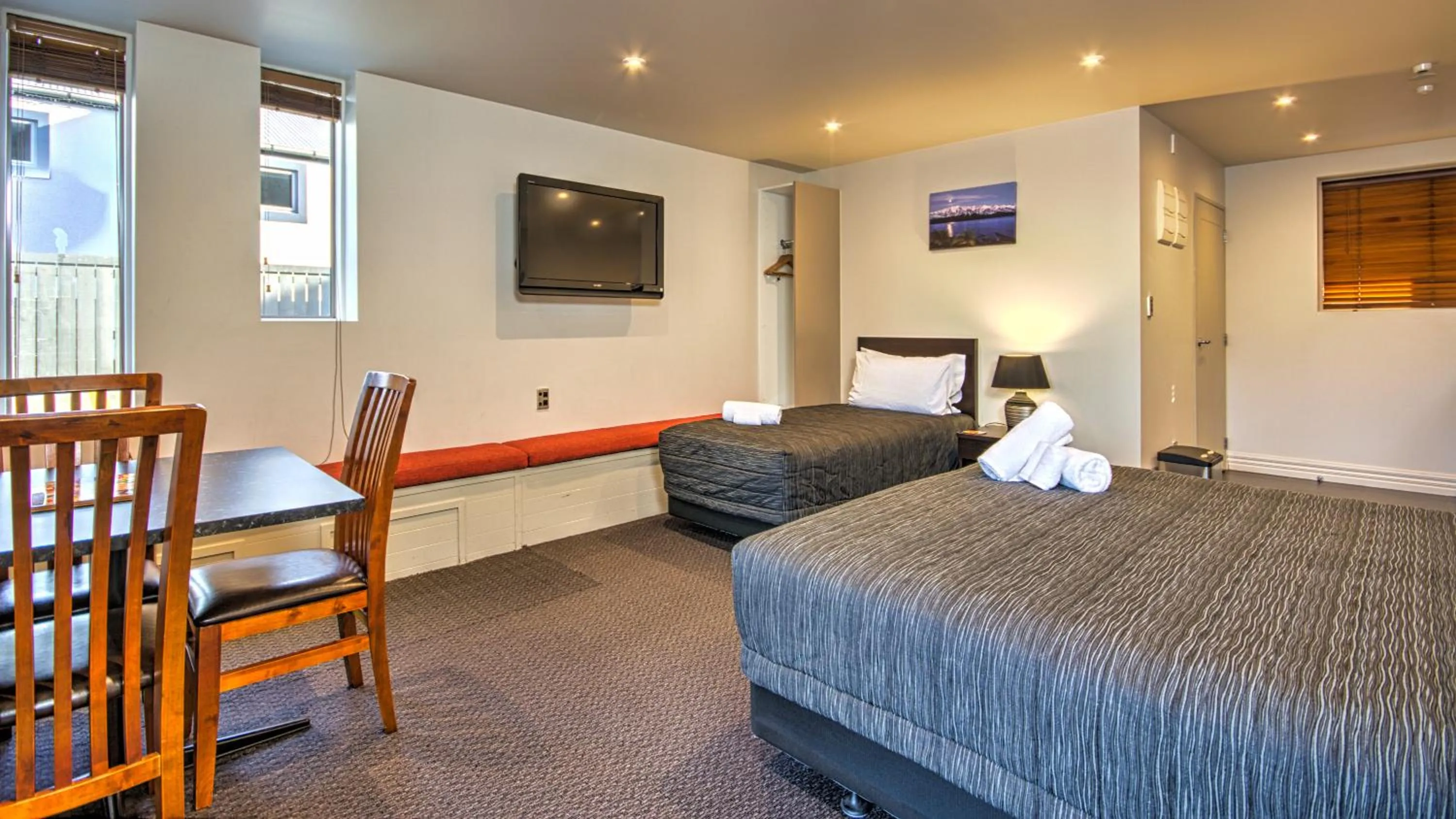 Photo of the whole room, Bed in Autoline Motel Queenstown