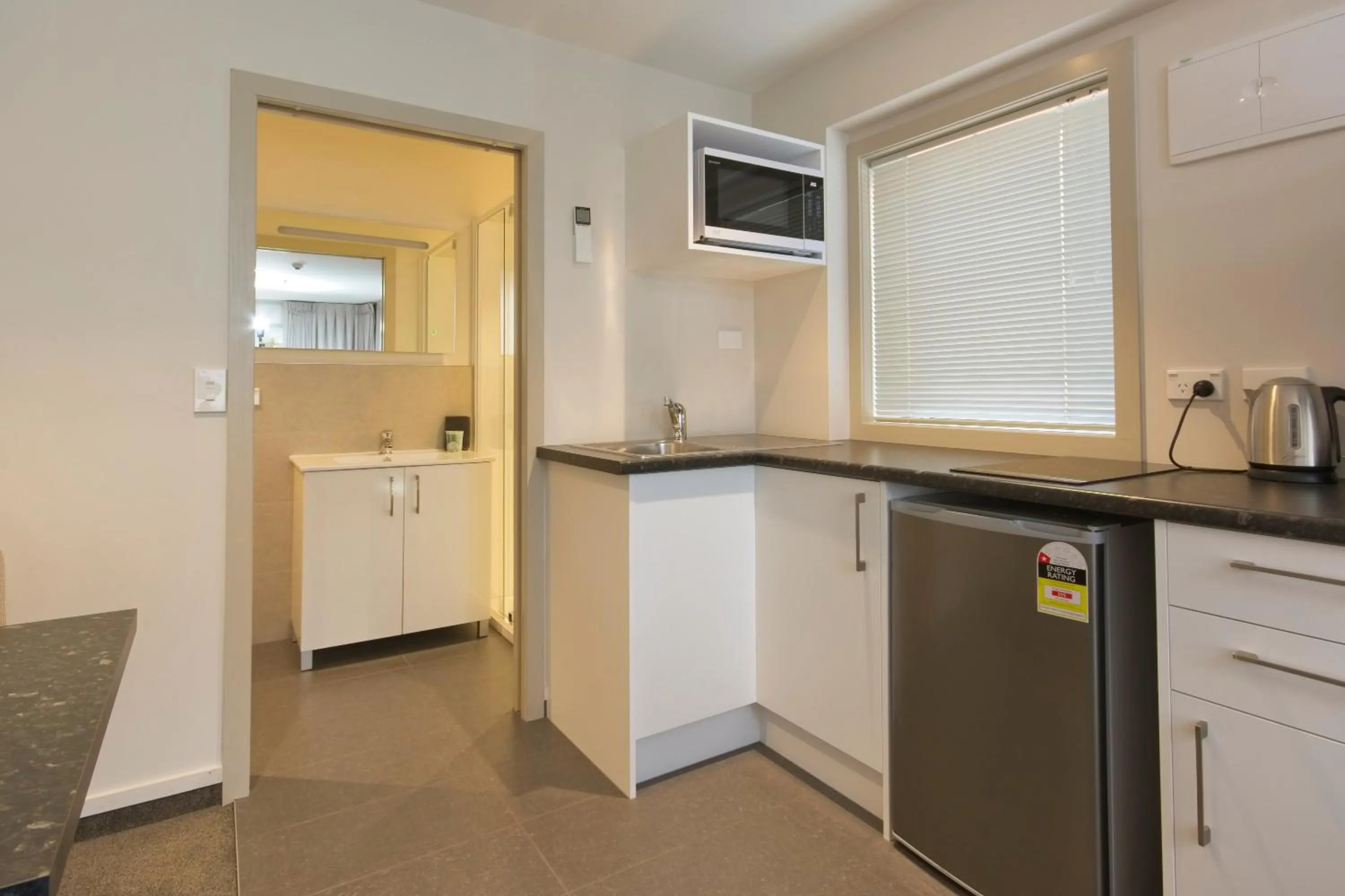 Kitchen or kitchenette in Autoline Motel Queenstown