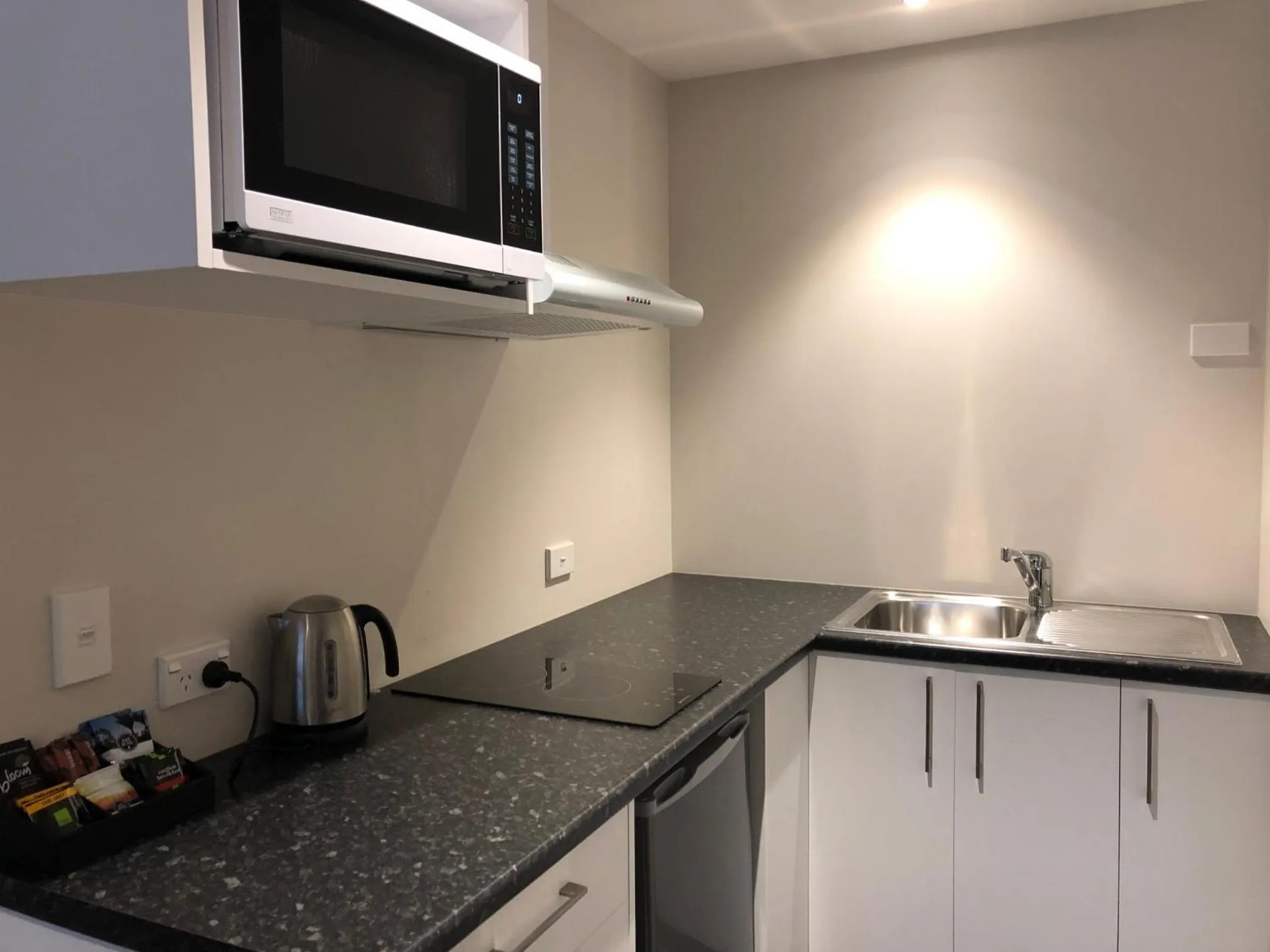 Kitchen or kitchenette in Autoline Motel Queenstown