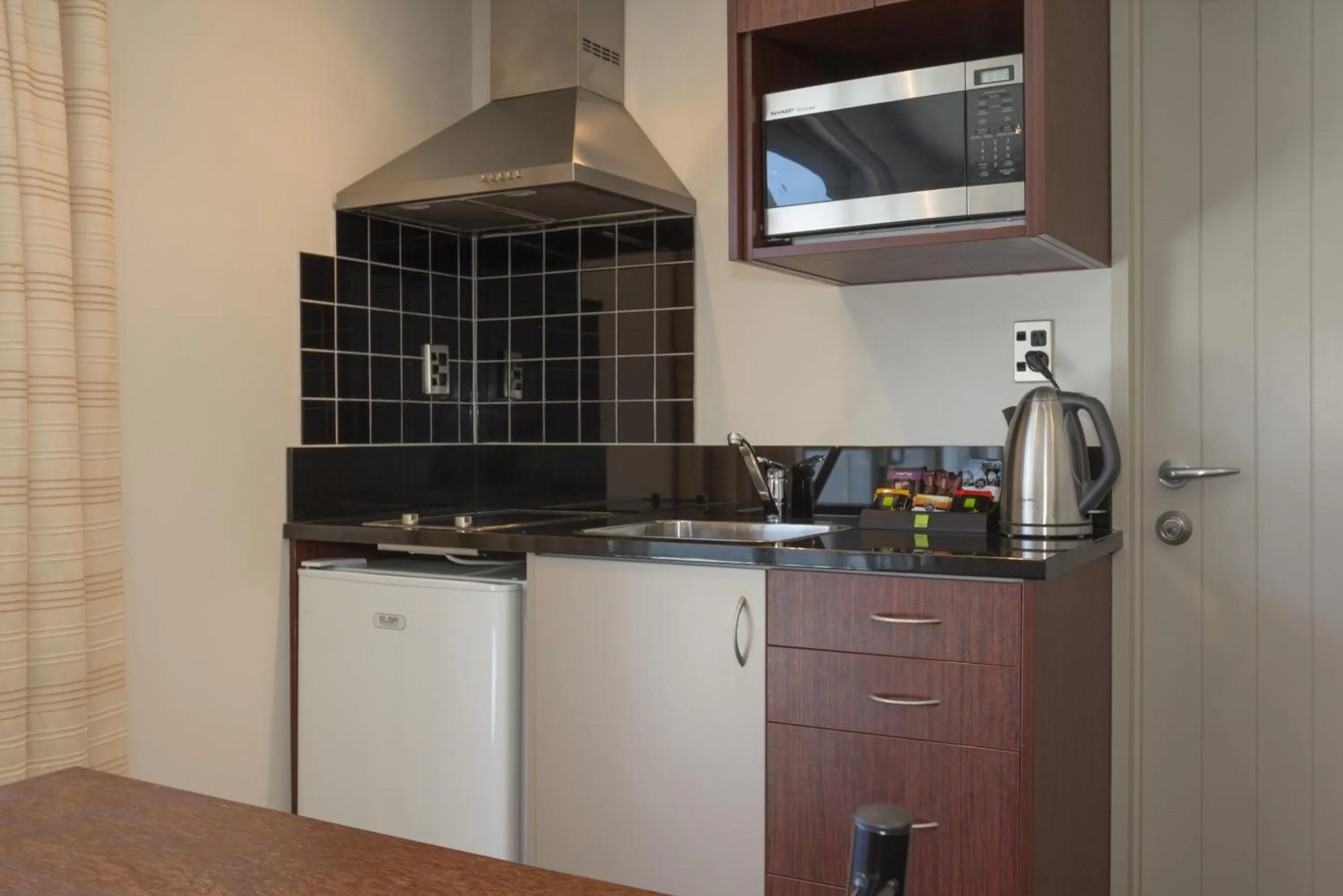 Kitchen or kitchenette in Autoline Motel Queenstown