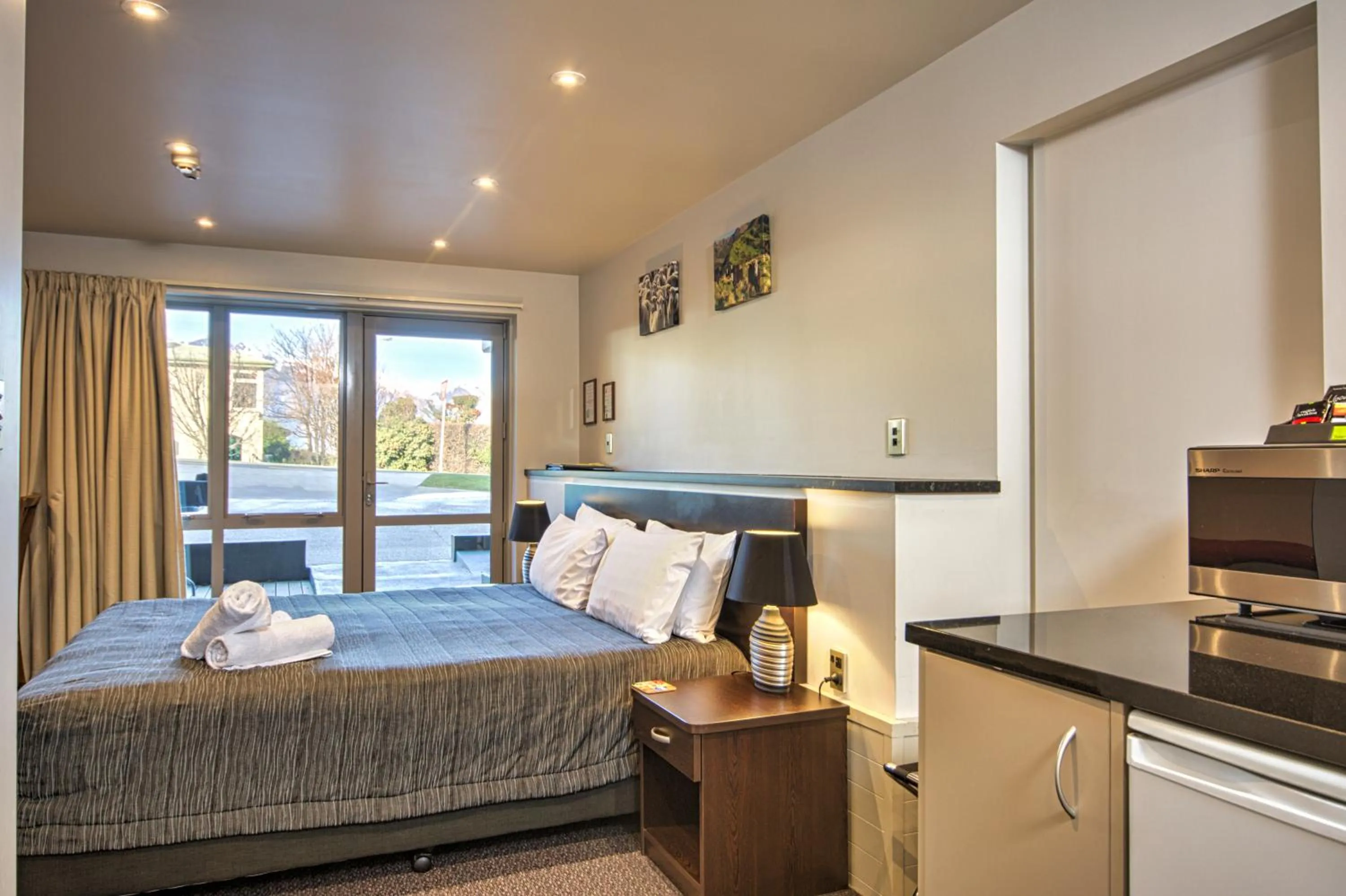 Bedroom, Bed in Autoline Motel Queenstown