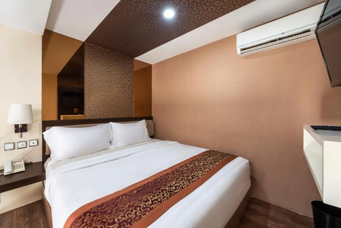 Bed in Favor Hotel Makassar City Center By LIFE