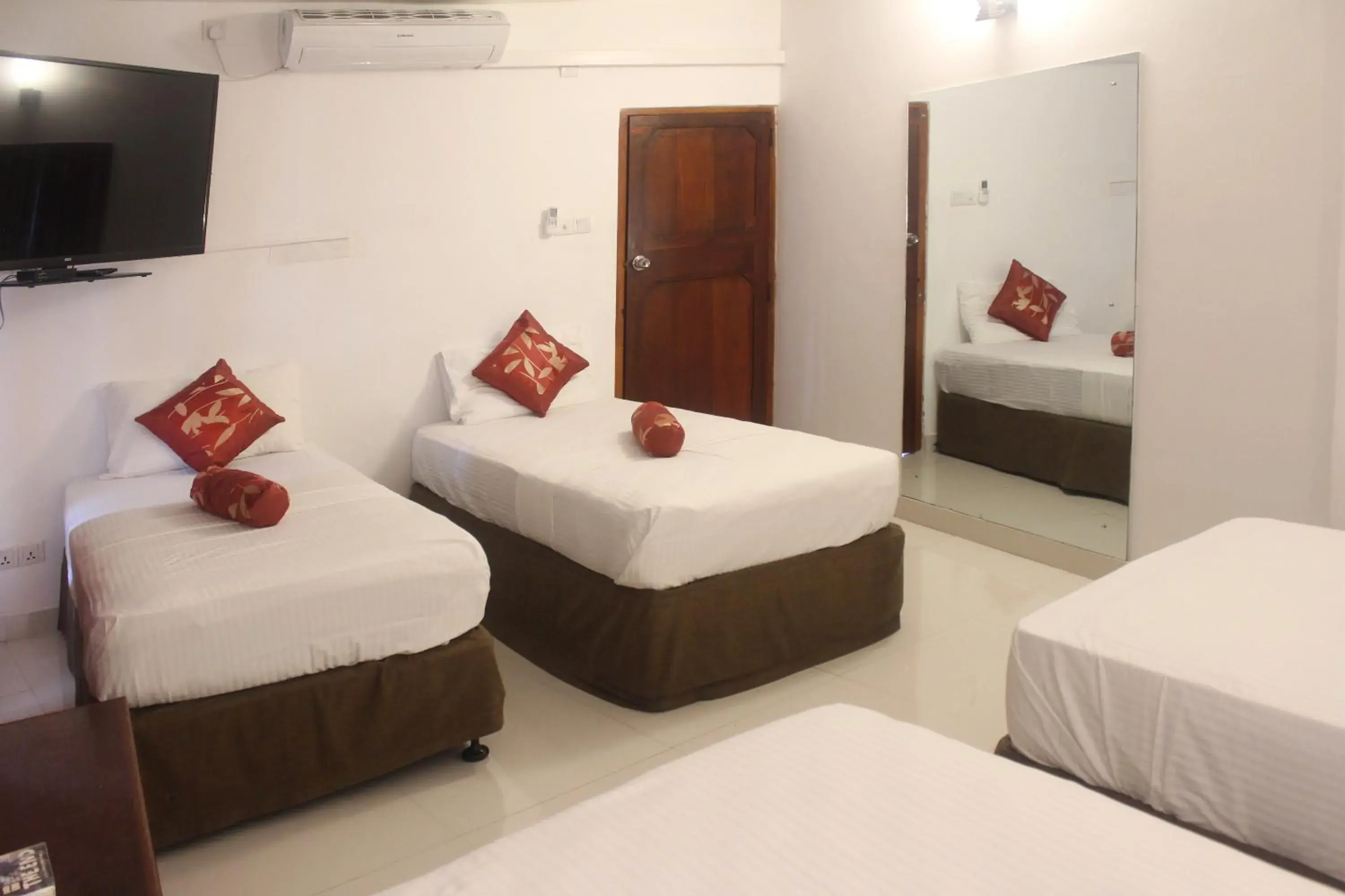 Bed in 4-Bed Mixed Dormitory Room in Hotel Sunray Bed in 4-Bed Mixed Dormitory Room in Hotel Sunray