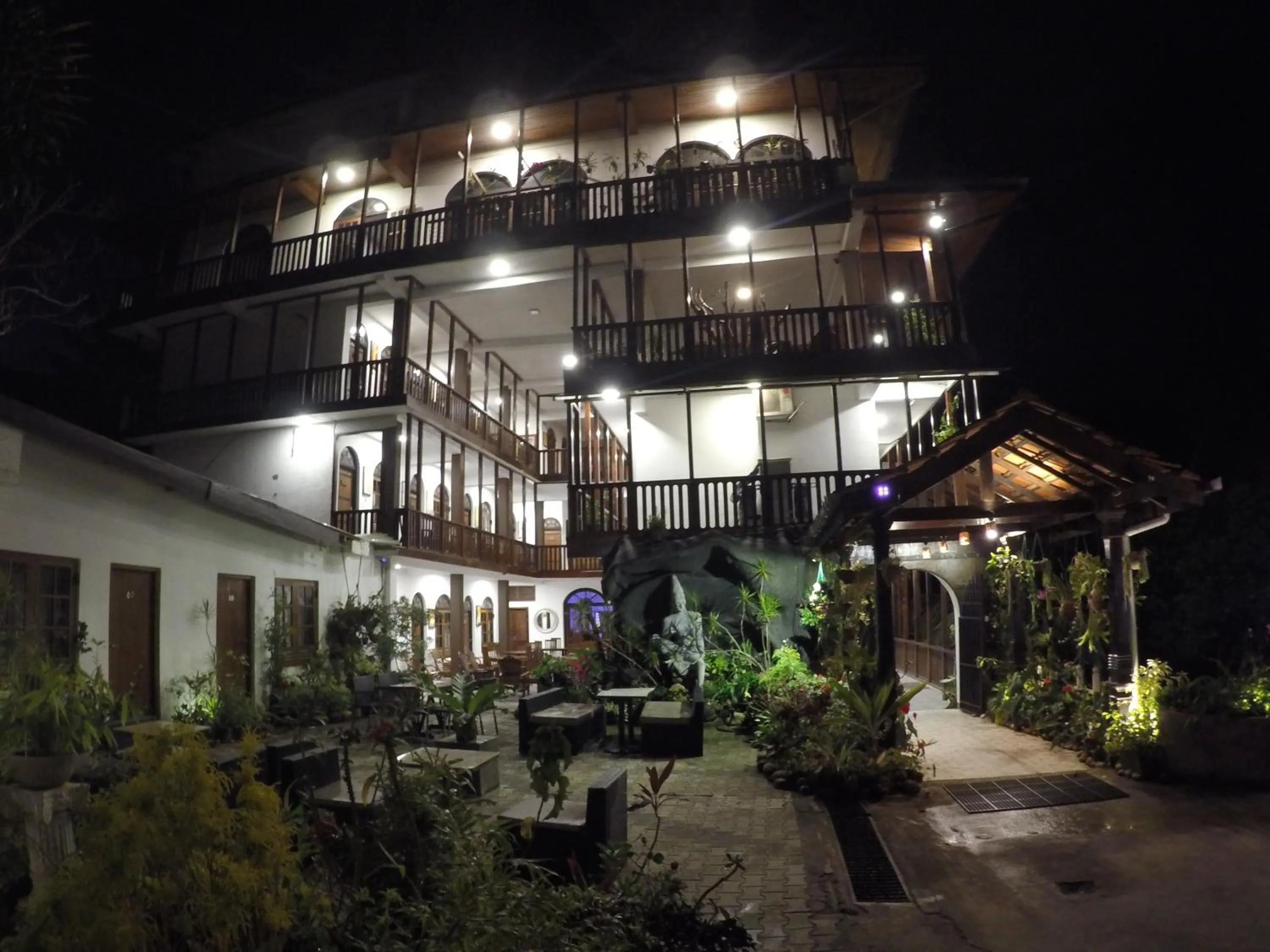 Facade/entrance in Hotel Sunray