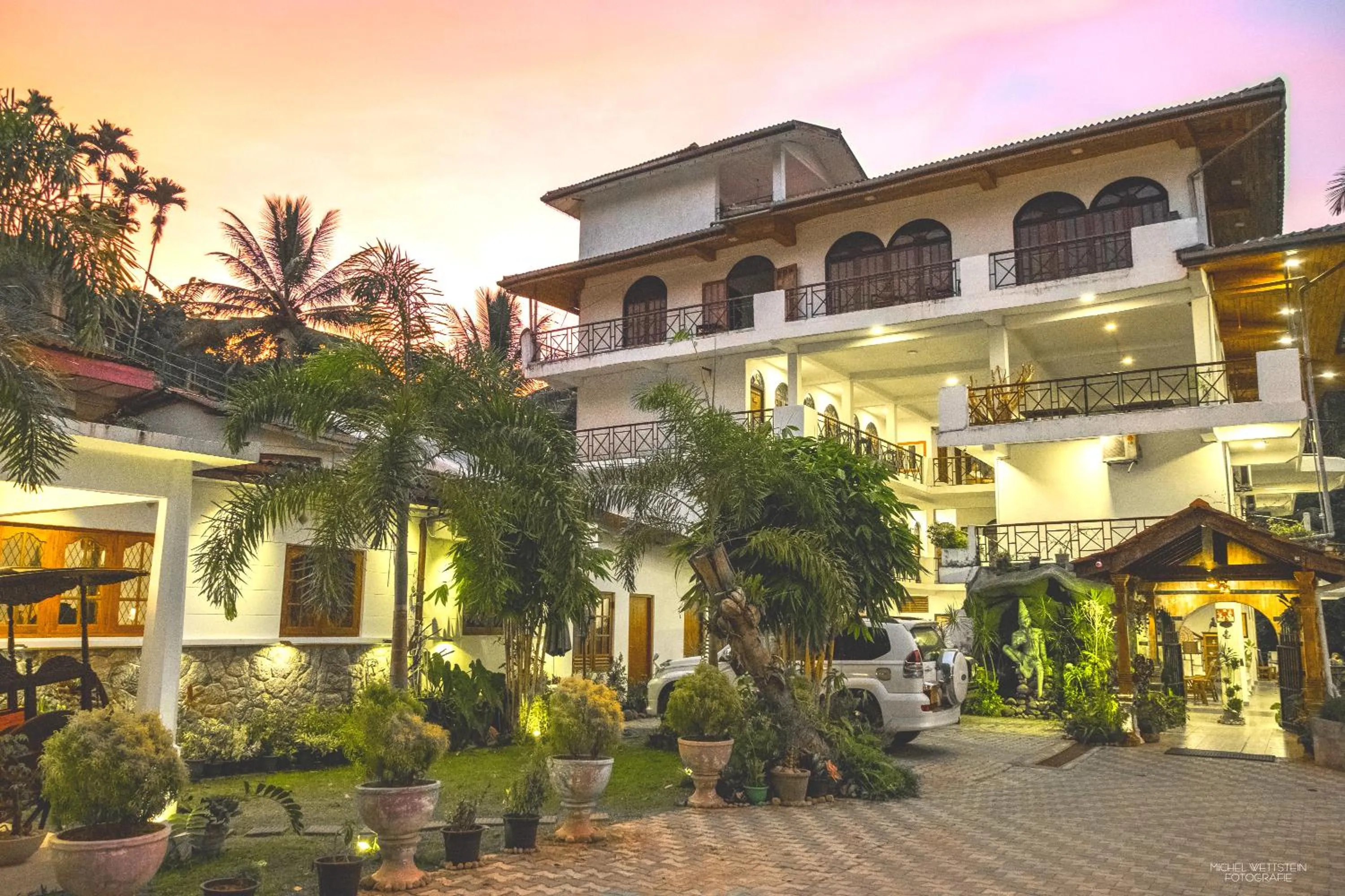 Property building in Hotel Sunray