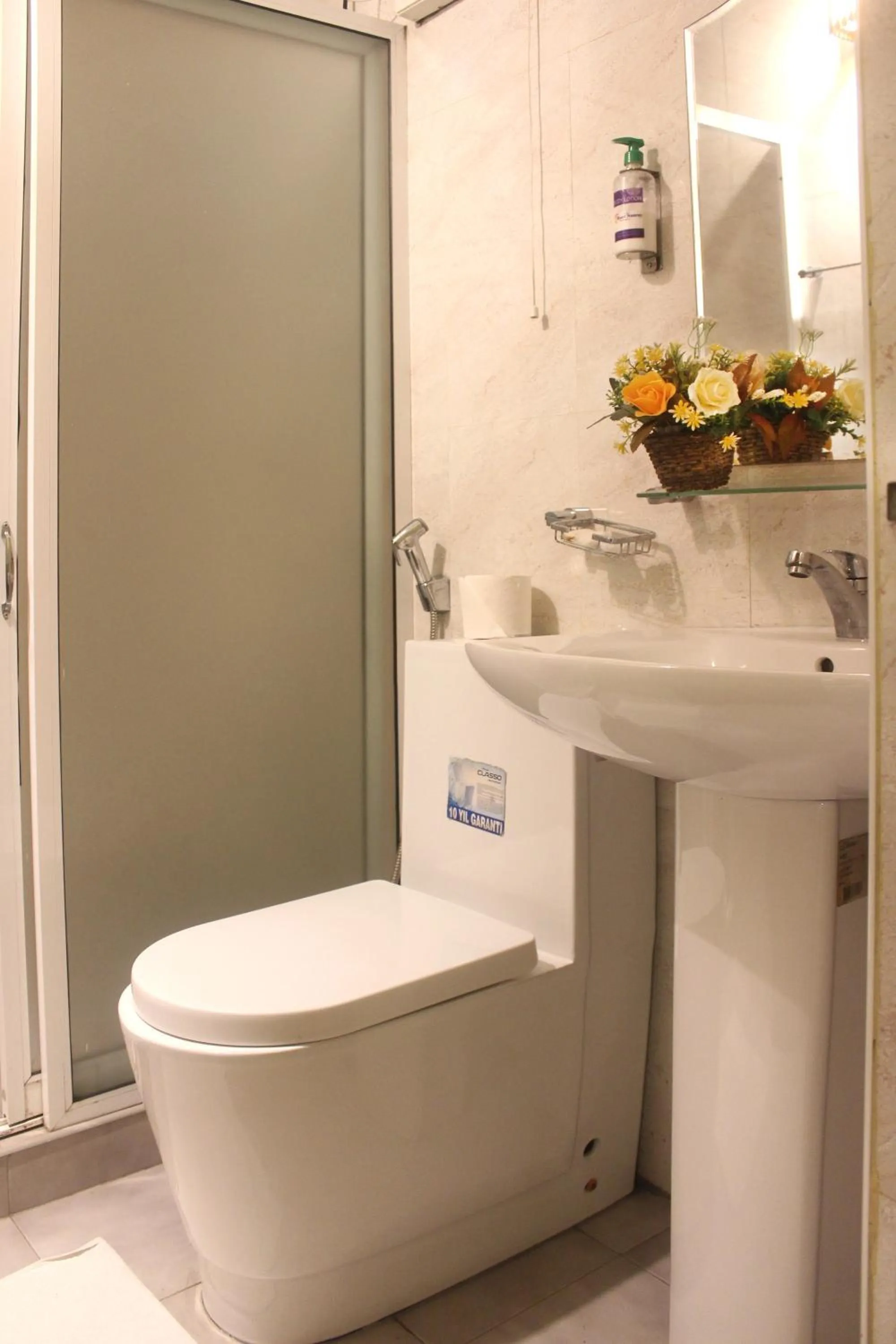 Toilet in Hotel Sunray