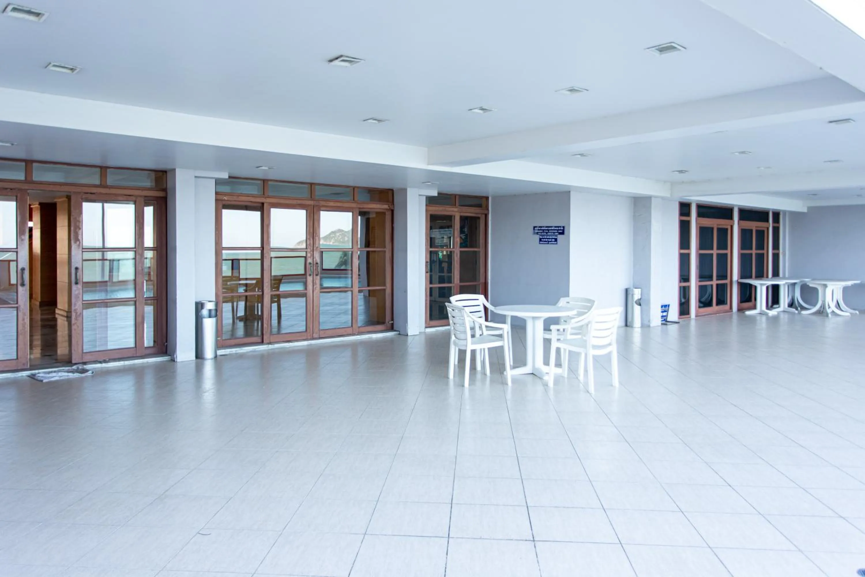 Swimming pool in Hadthong Hotel