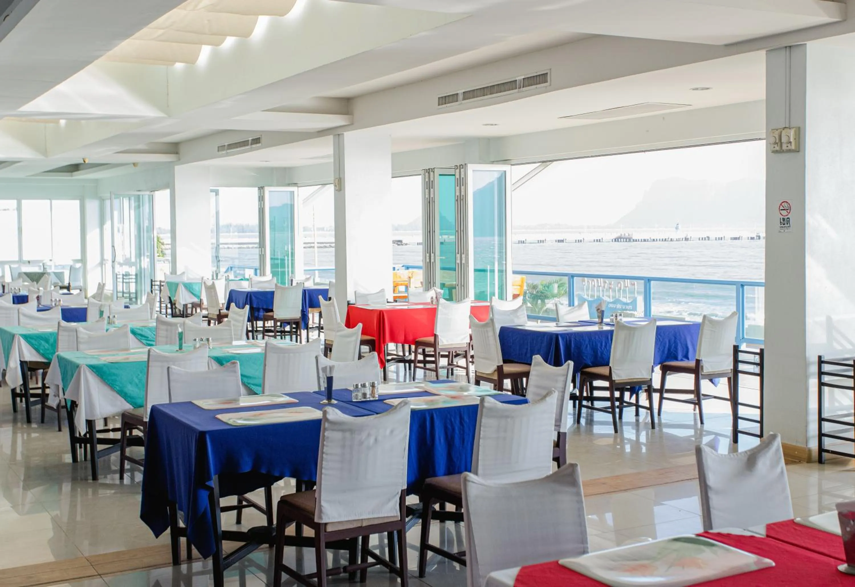 Restaurant/places to eat in Hadthong Hotel