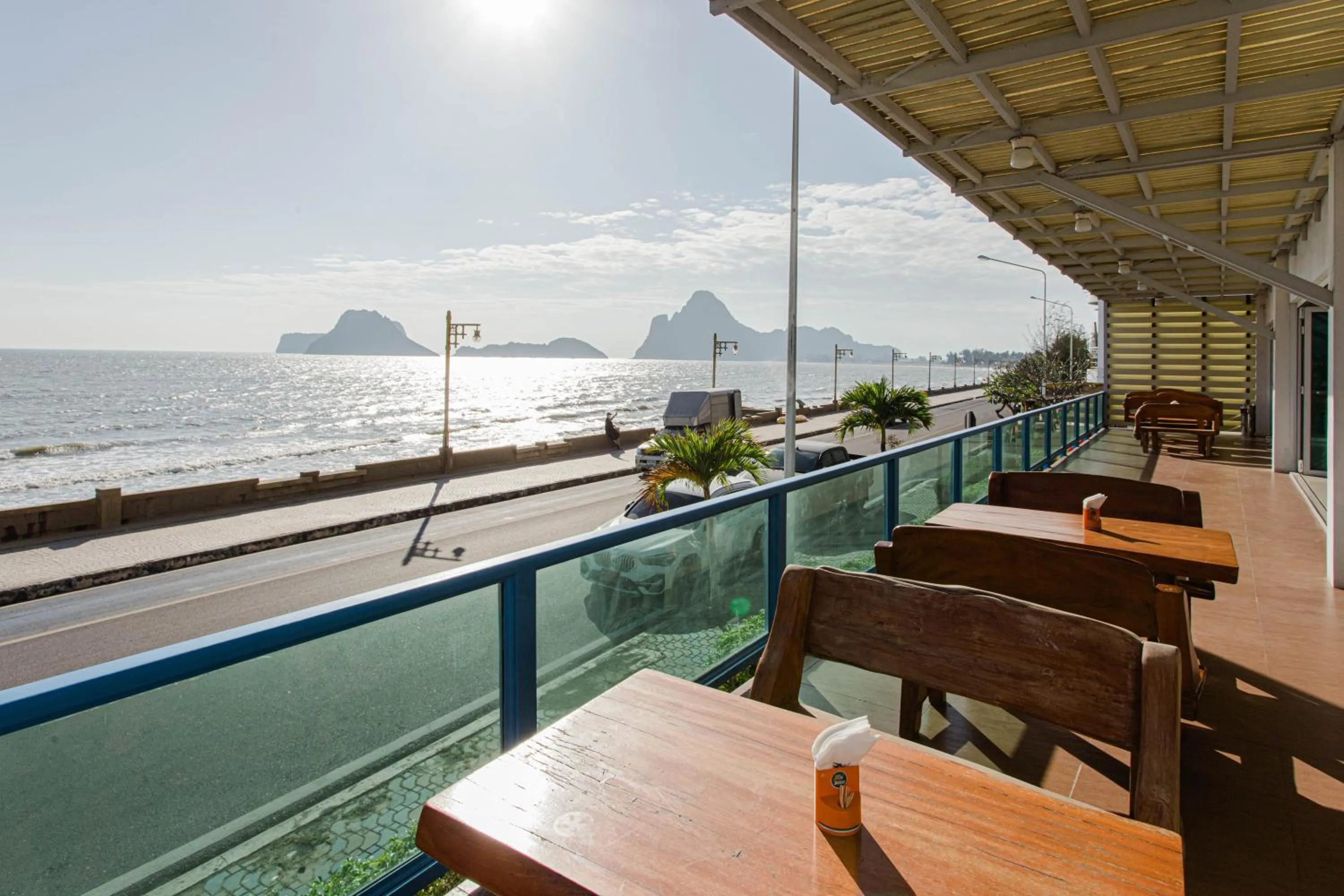 Restaurant/places to eat in Hadthong Hotel