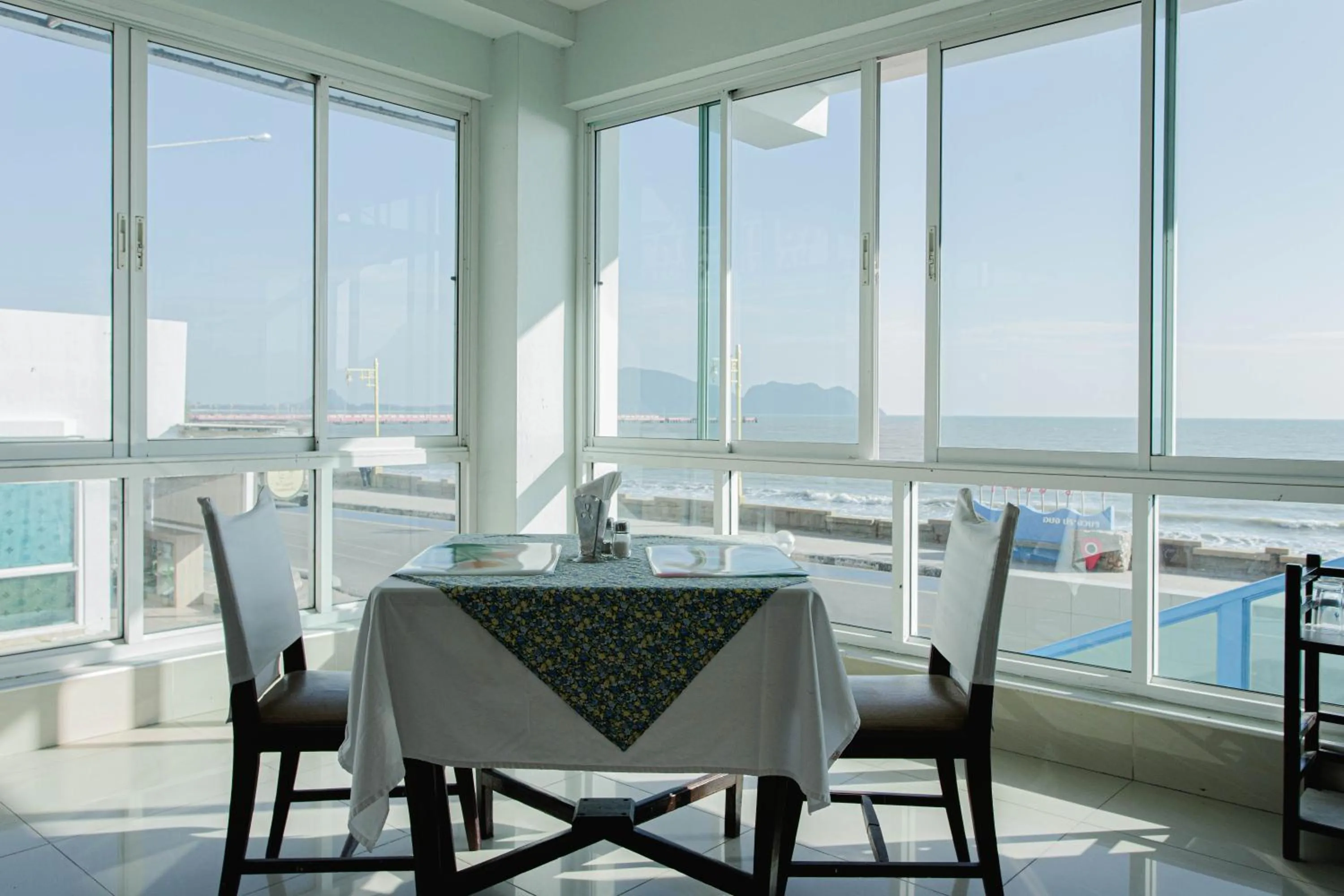 Restaurant/places to eat in Hadthong Hotel