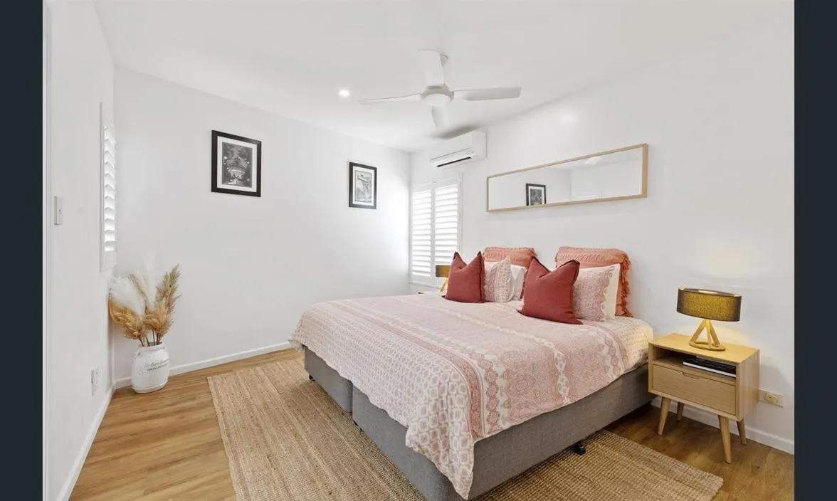 Bed in Aqua Promenade Beachfront Holiday Apartments