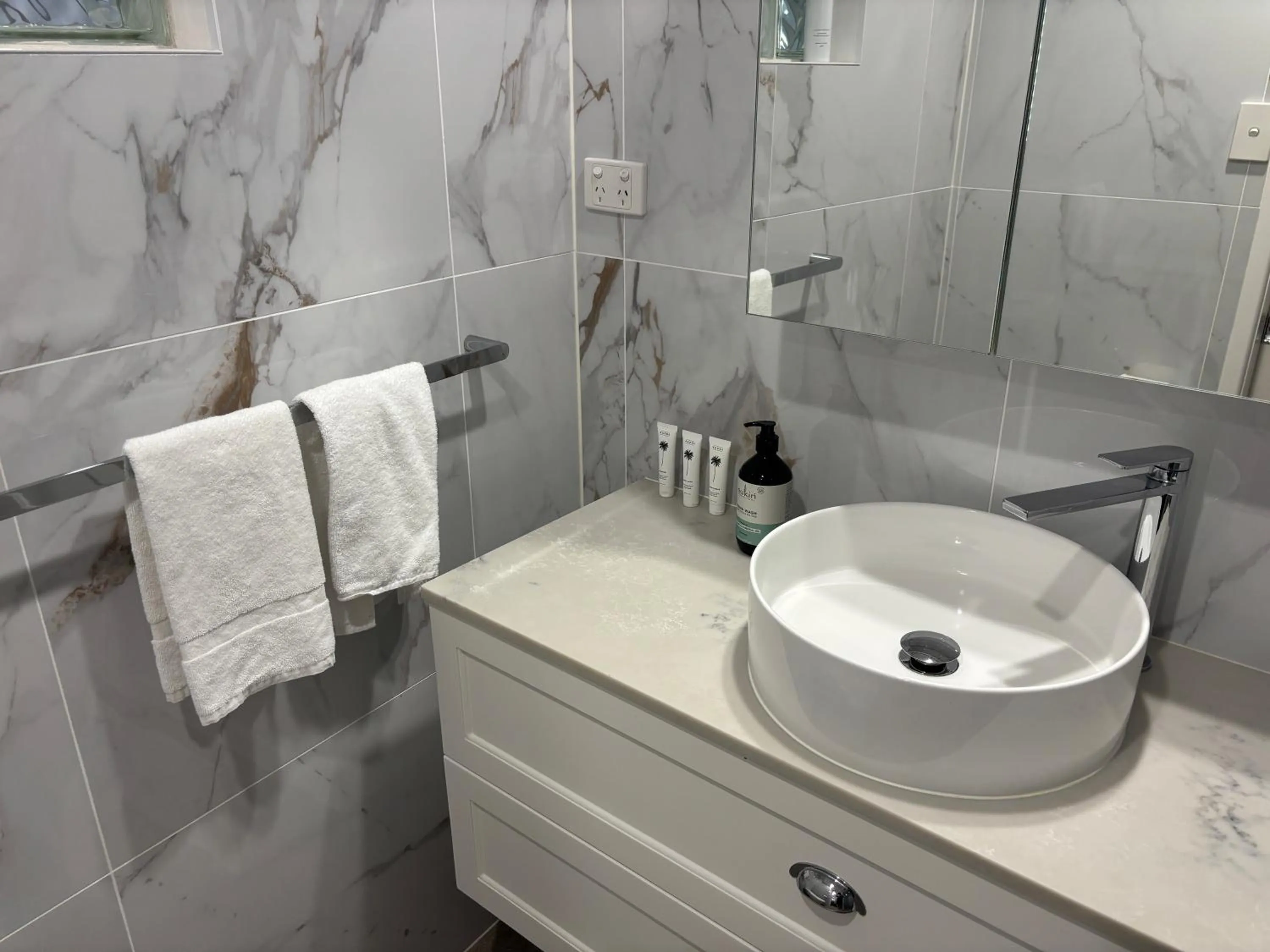 Aqua Promenade Beachfront Holiday Apartments