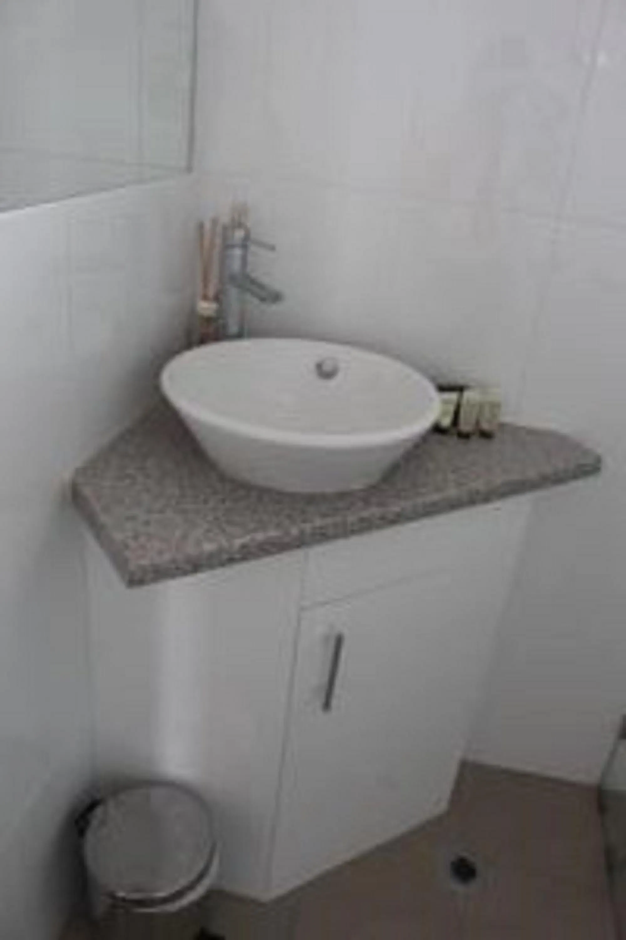 Bathroom in Centrepoint Motel