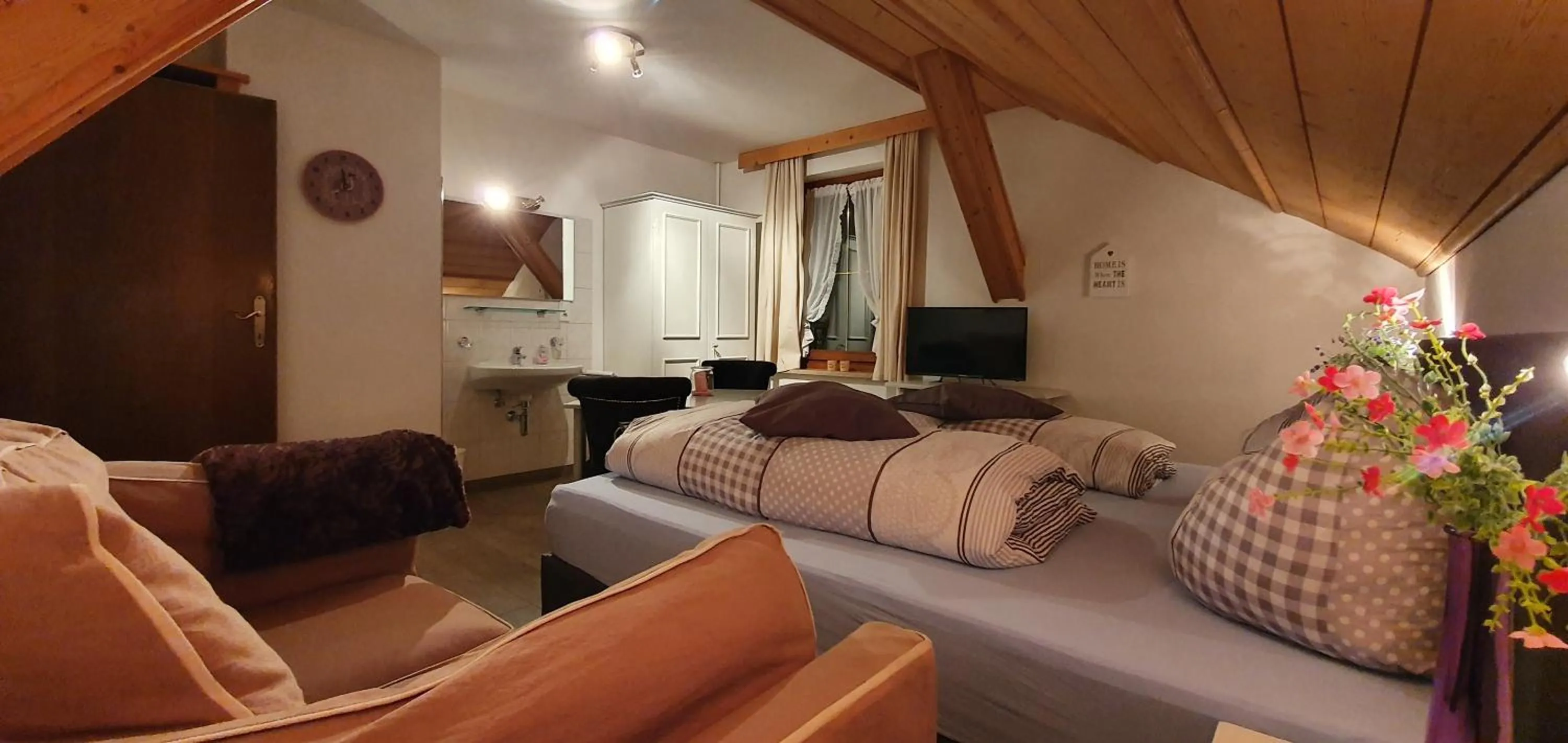 Decorative detail, Bed in Hotel Gasthof Gaistal