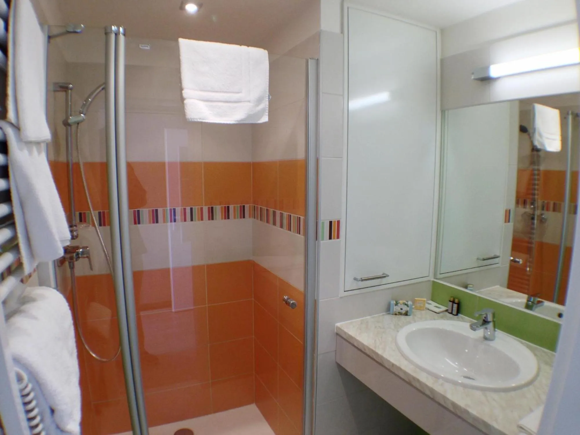 Shower in Lake View Apartments near Golf Resort Kunětická Hora, Dříteč