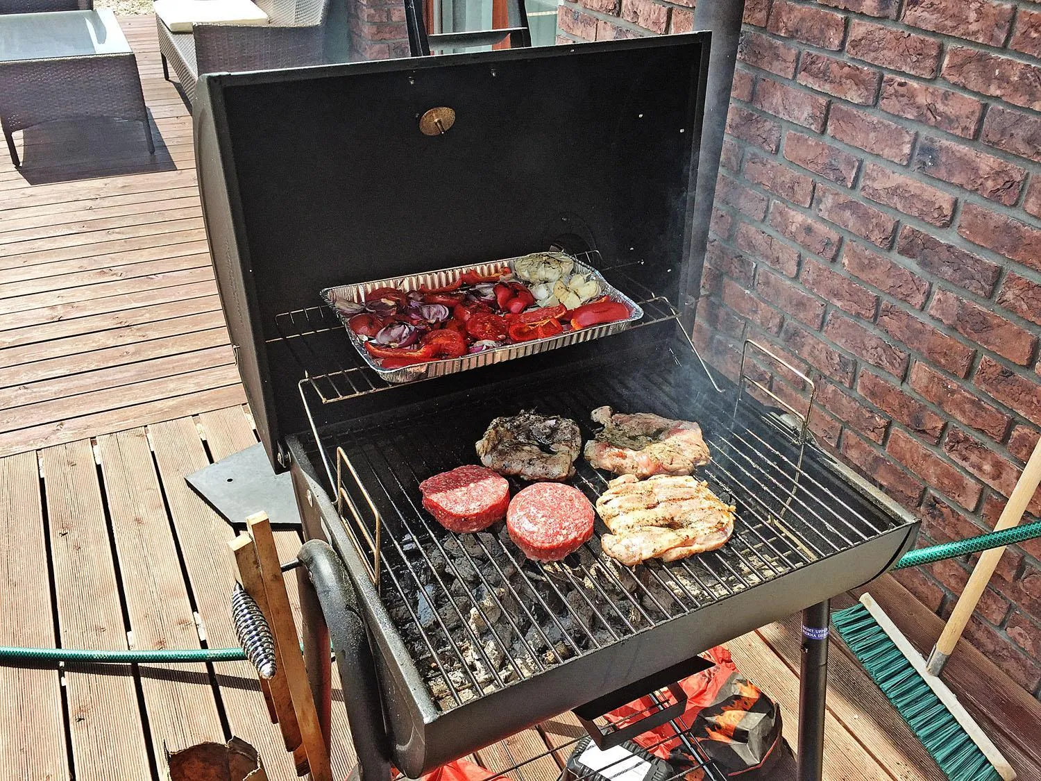 Restaurant/places to eat in Lake View Apartments near Golf Resort Kunětická Hora, Dříteč