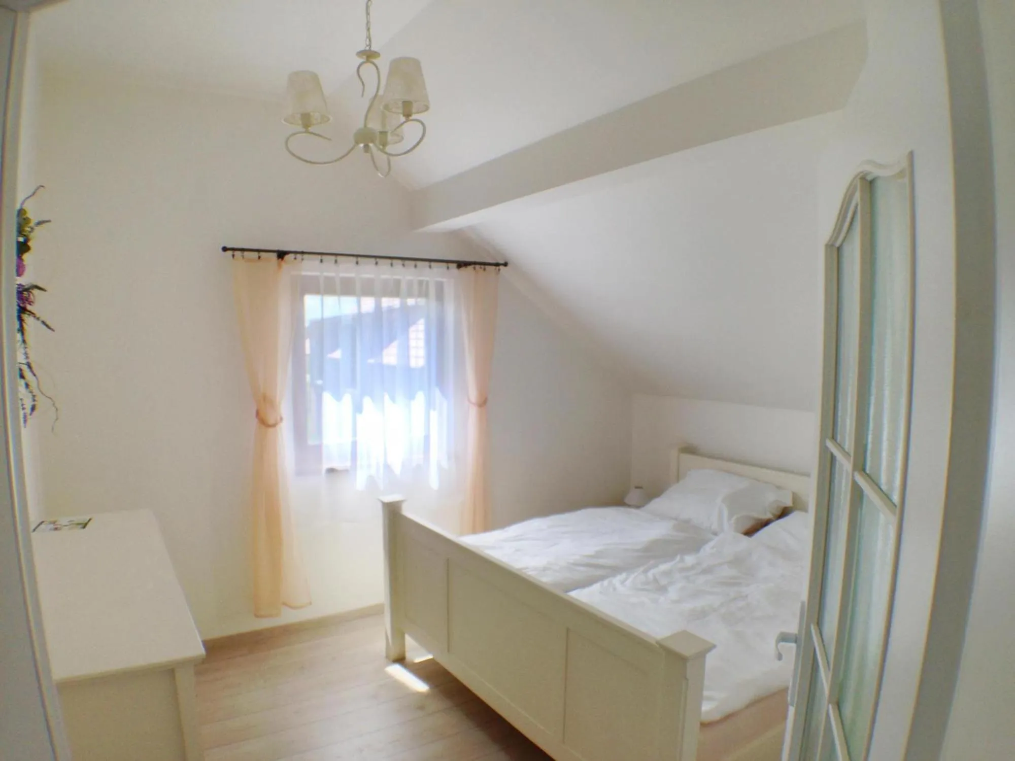 Bed in Lake View Apartments near Golf Resort Kunětická Hora, Dříteč