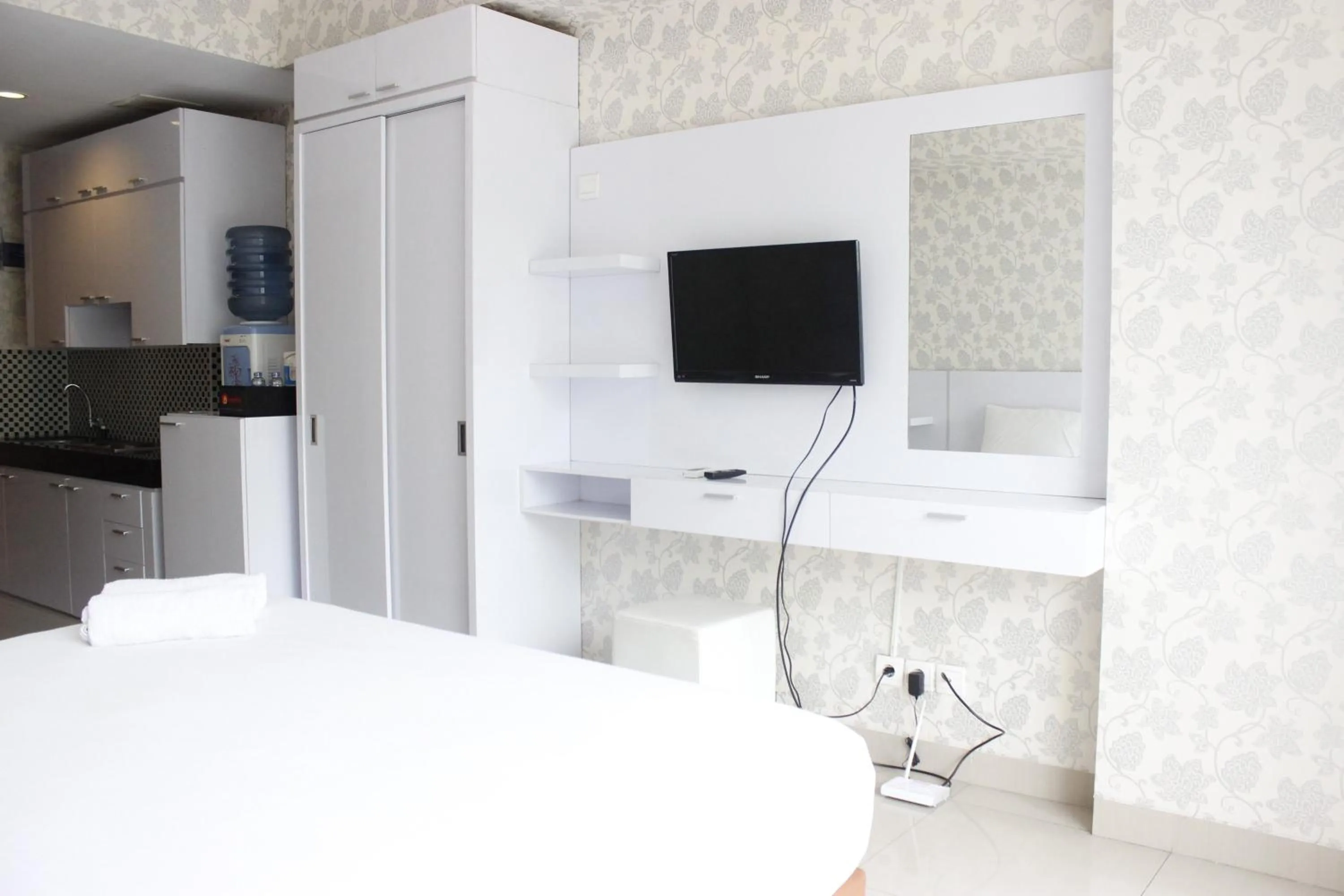 Bed in Relaxing Studio near ITB at Beverly Dago Apartment By Travelio