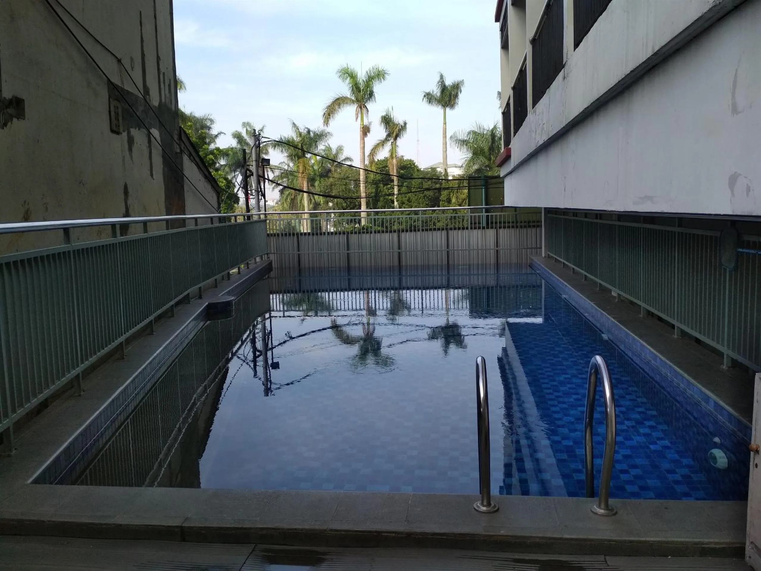 Relaxing Studio near ITB at Beverly Dago Apartment By Travelio