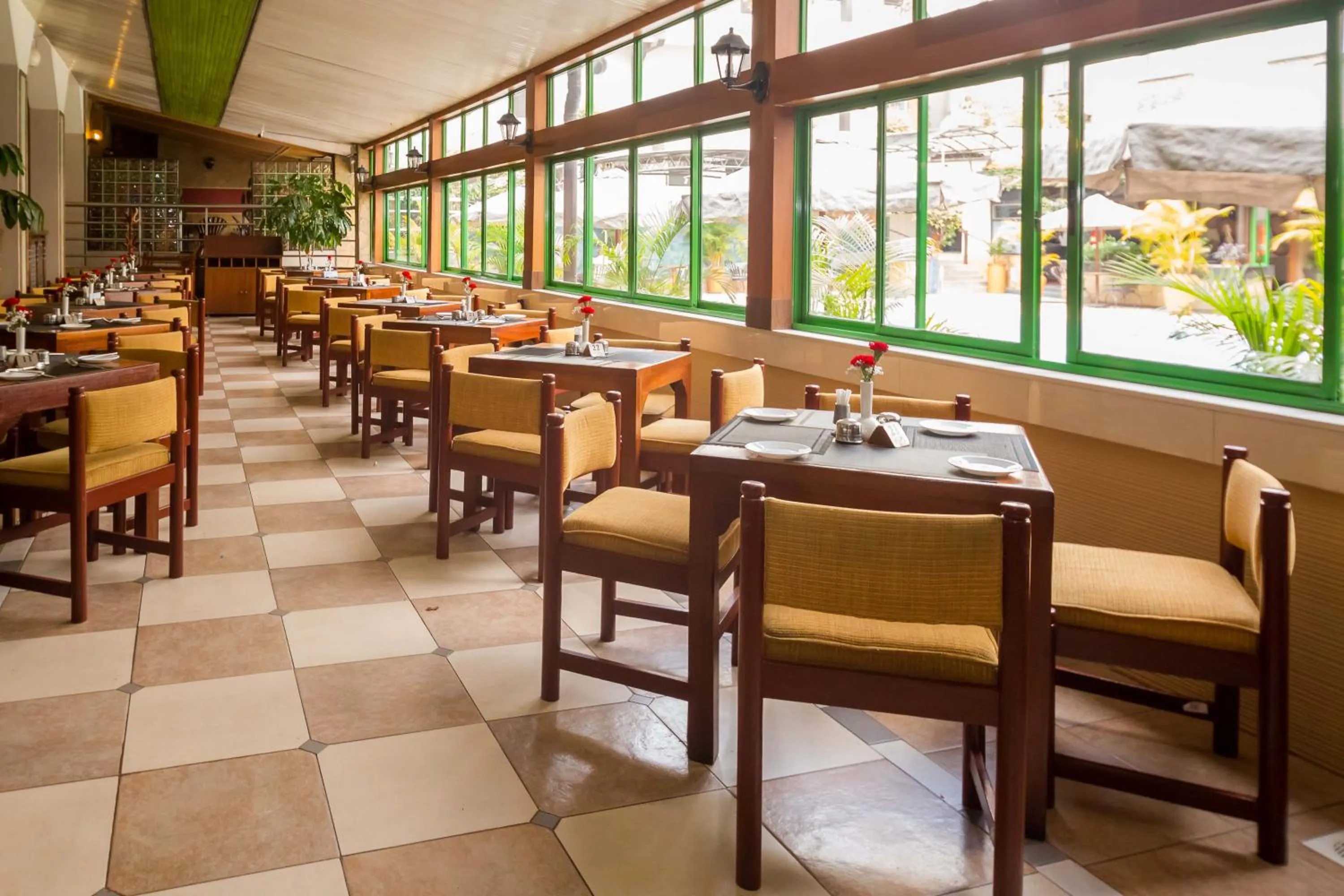 Restaurant/places to eat in Muthu Silver Springs Hotel