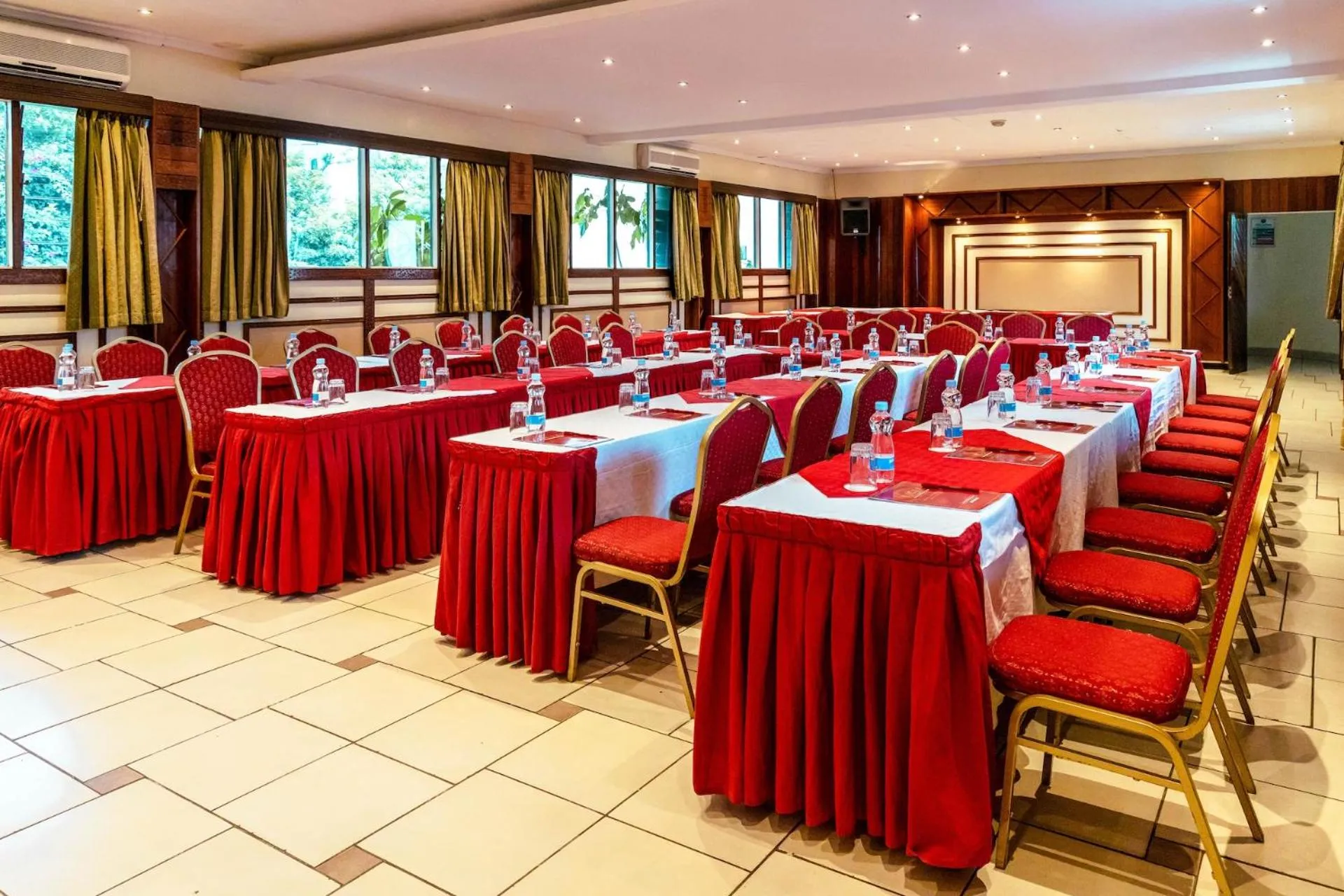 Meeting/conference room in Muthu Silver Springs Hotel