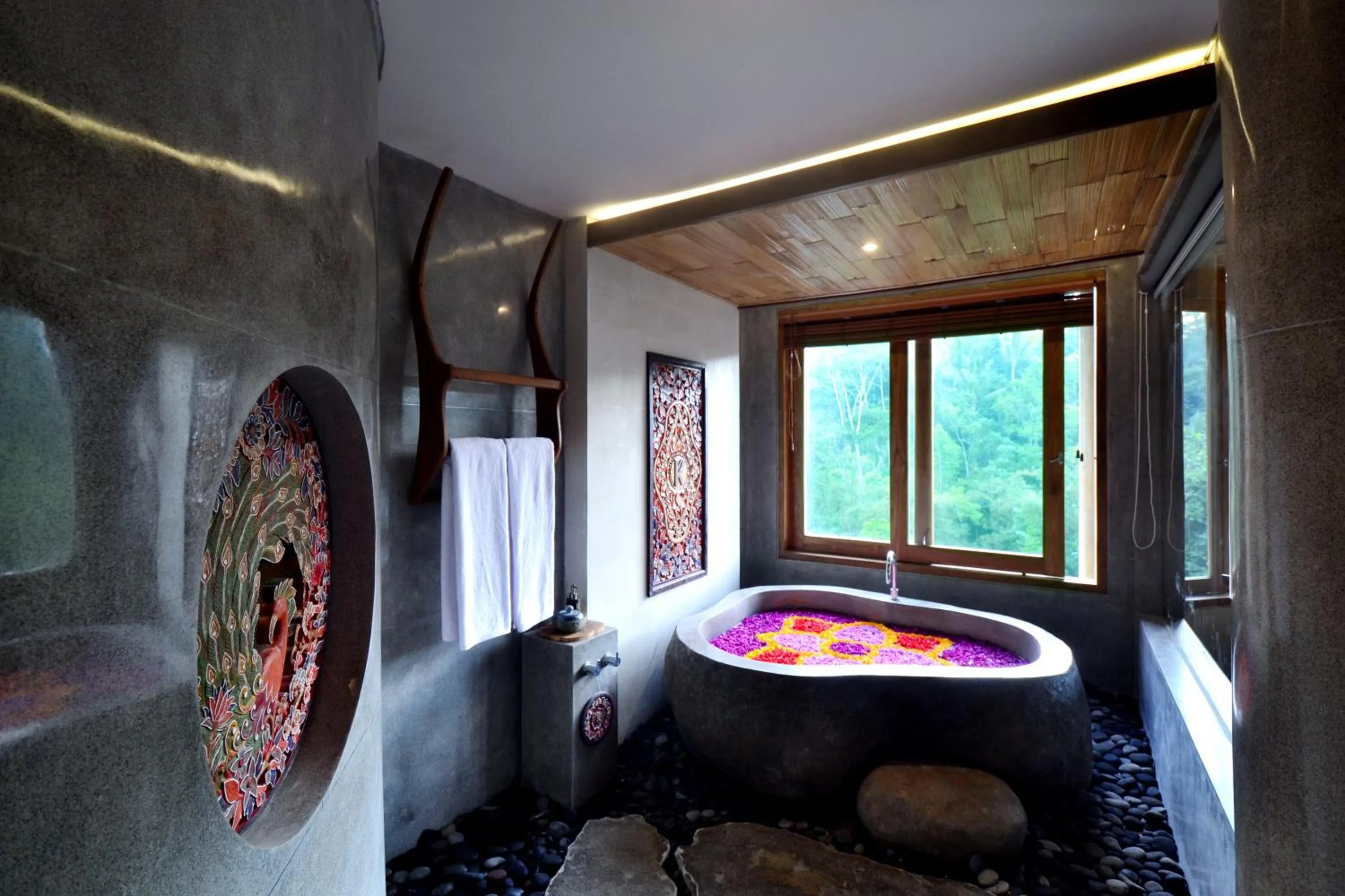 Bath in Kenran Resort Ubud By Soscomma