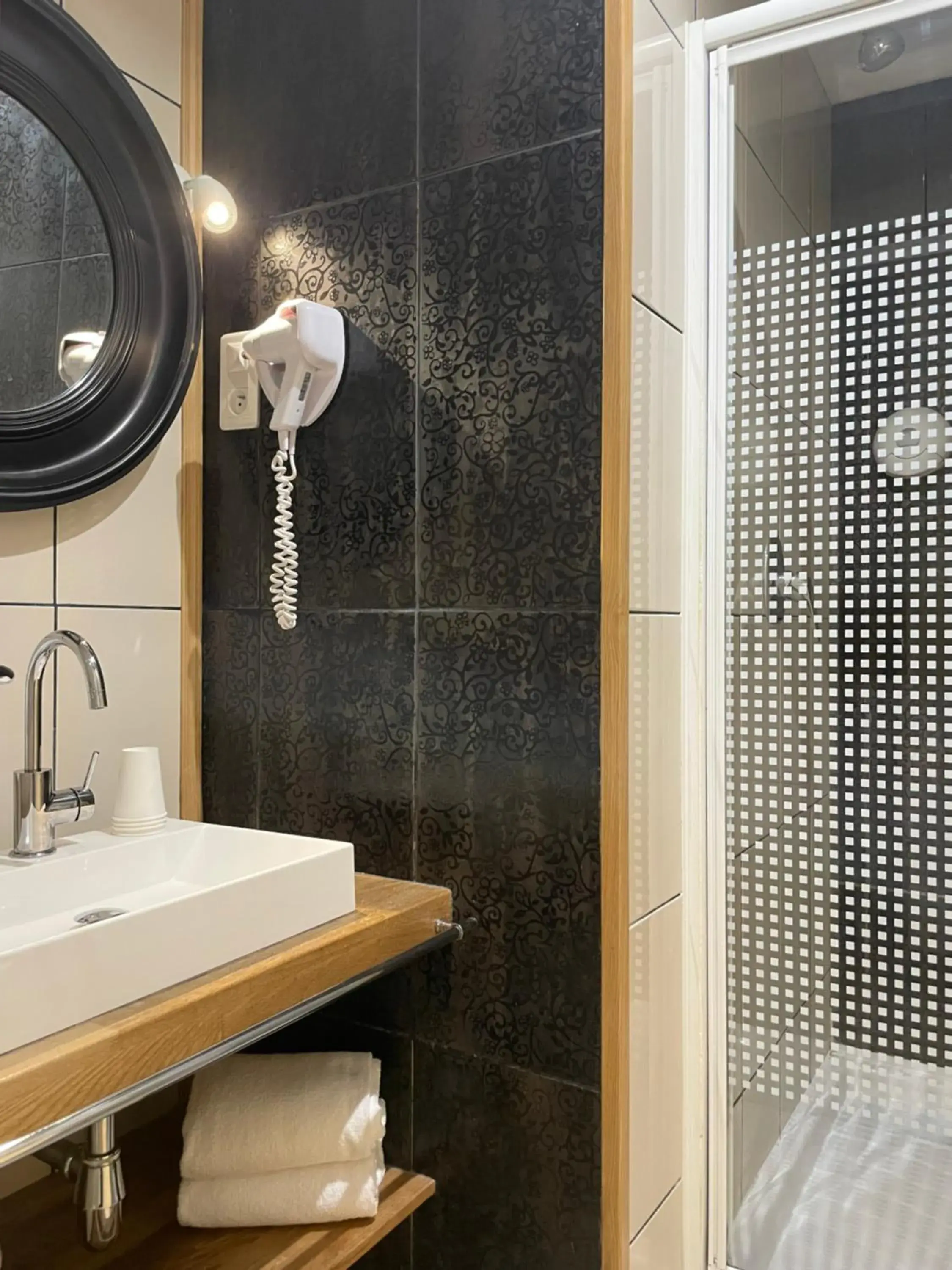 Romantic Family Room in Hotel de La Paix Romantic Family Room in Hotel de La Paix