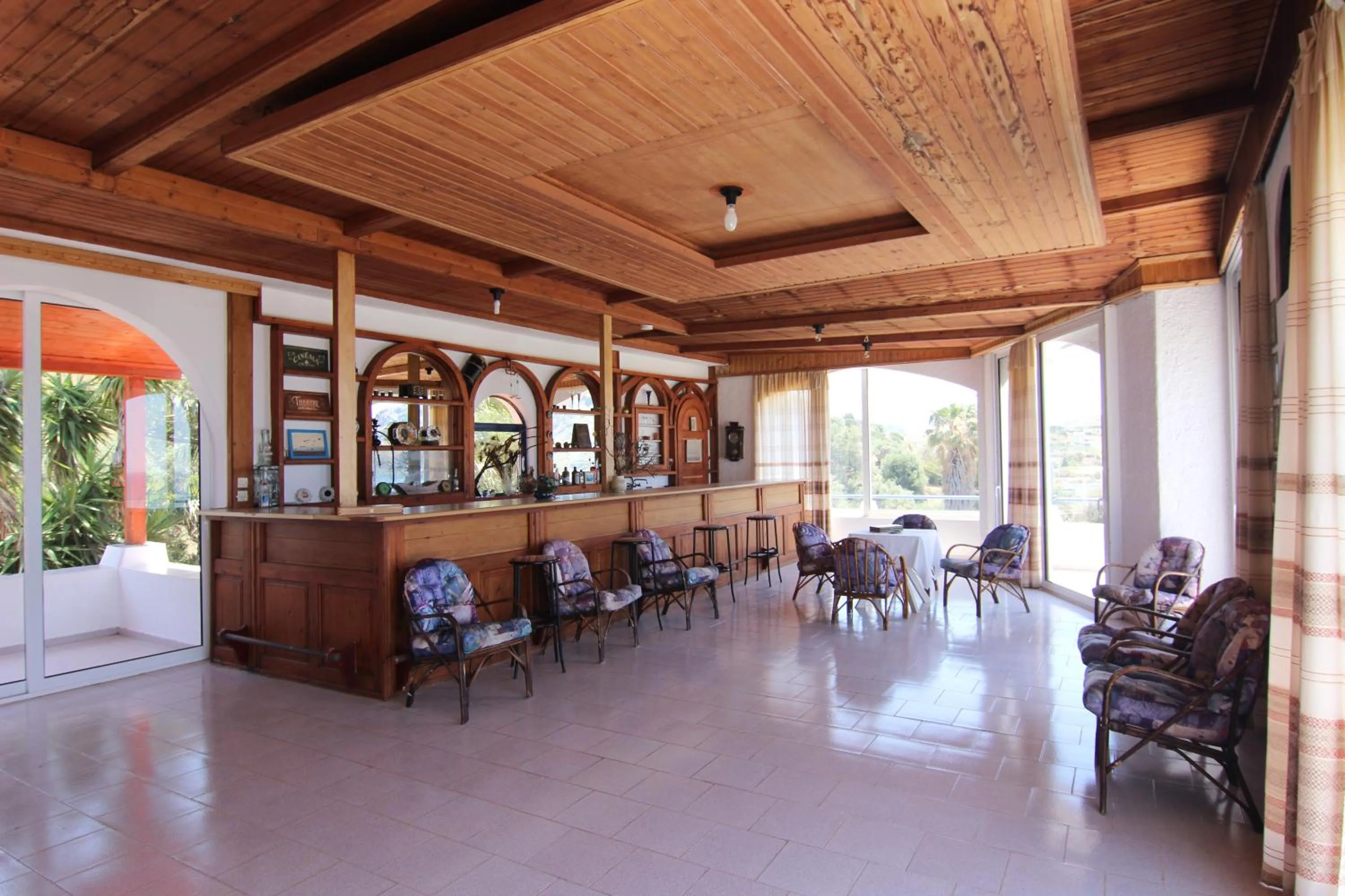 Communal lounge/ TV room in Lofos Hotel