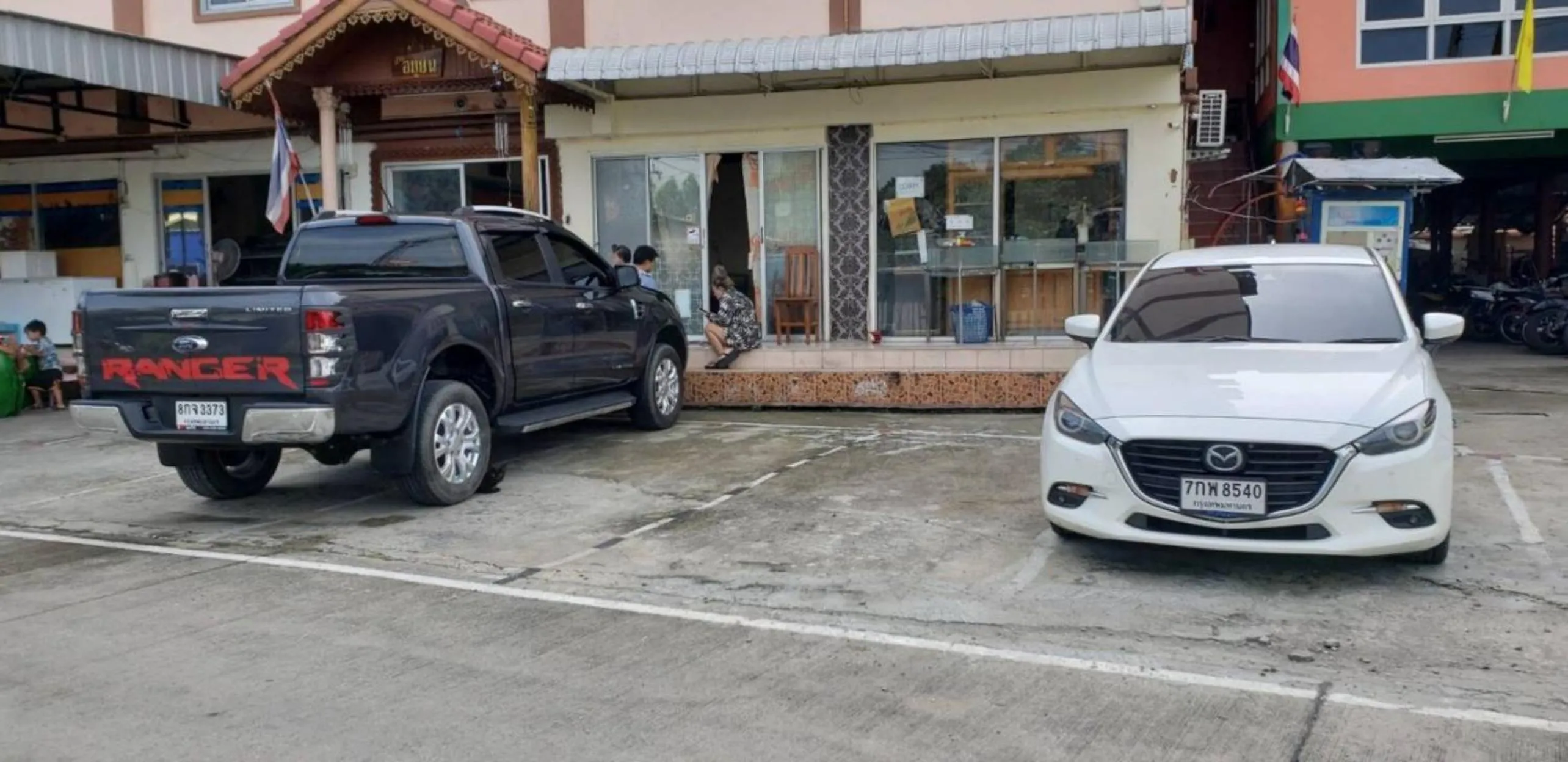Facade/entrance in Baan Yuyuen