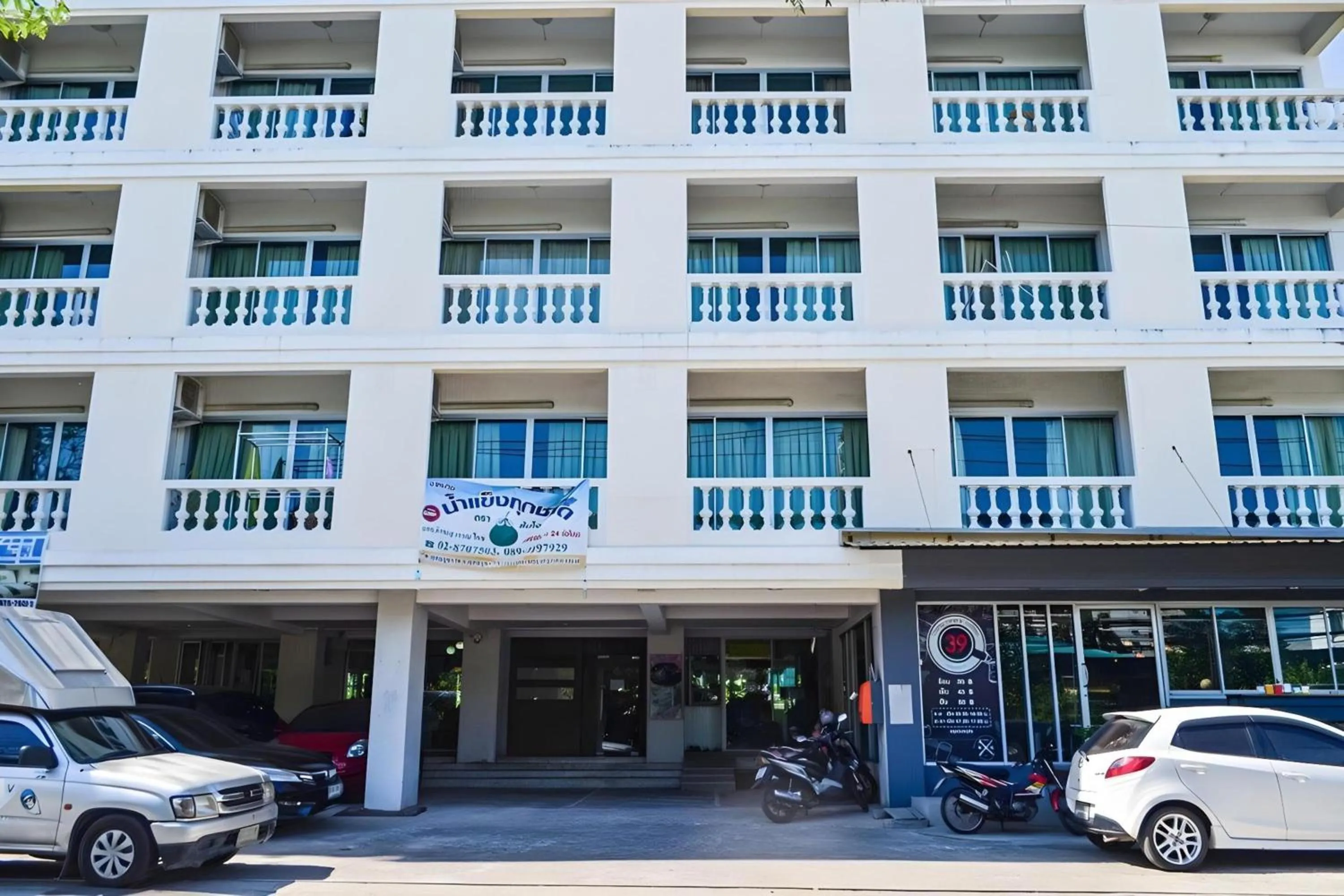 Property building in Super OYO 498 Ladawan Villa