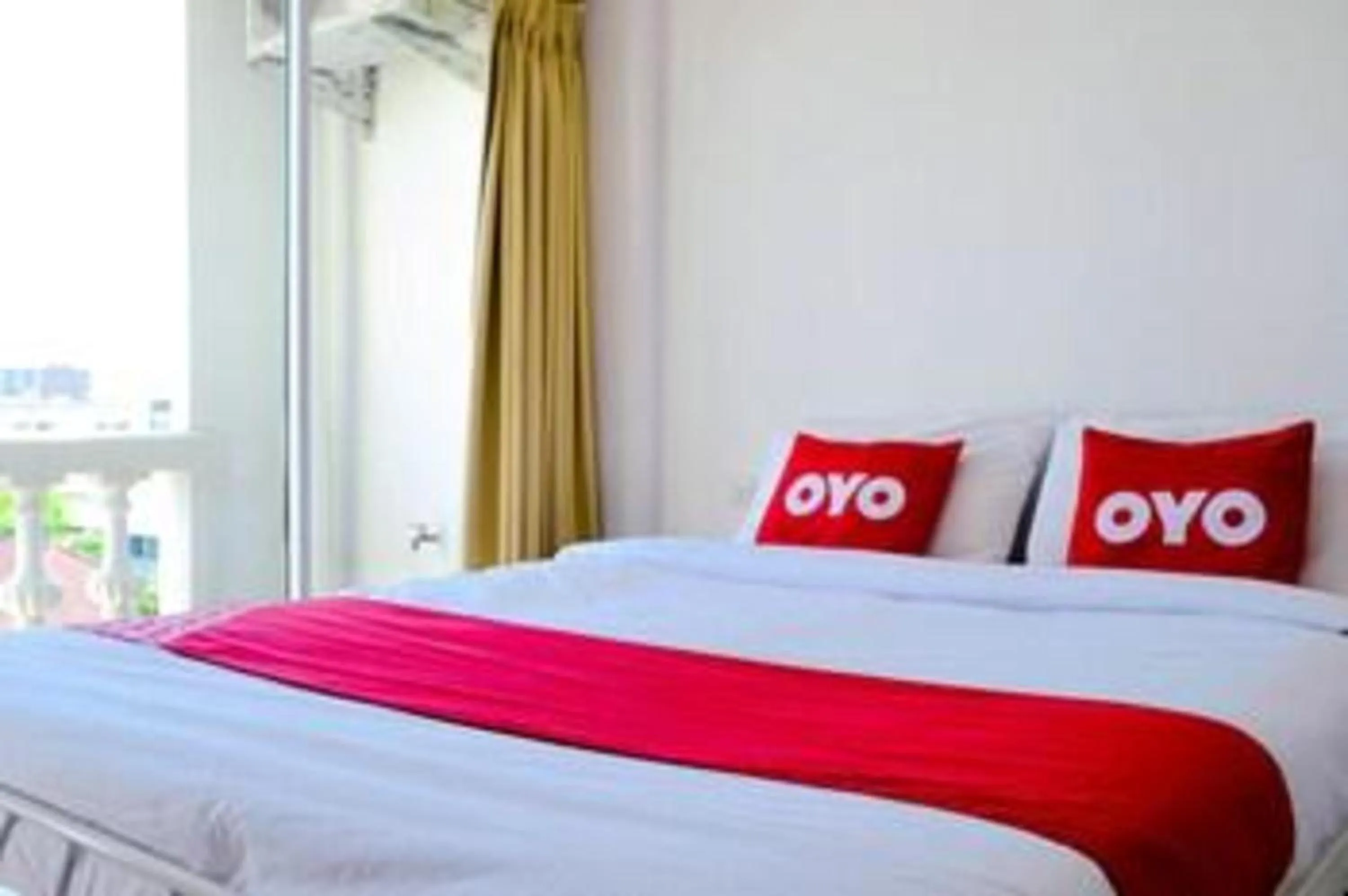 Photo of the whole room, Bed in Super OYO 498 Ladawan Villa