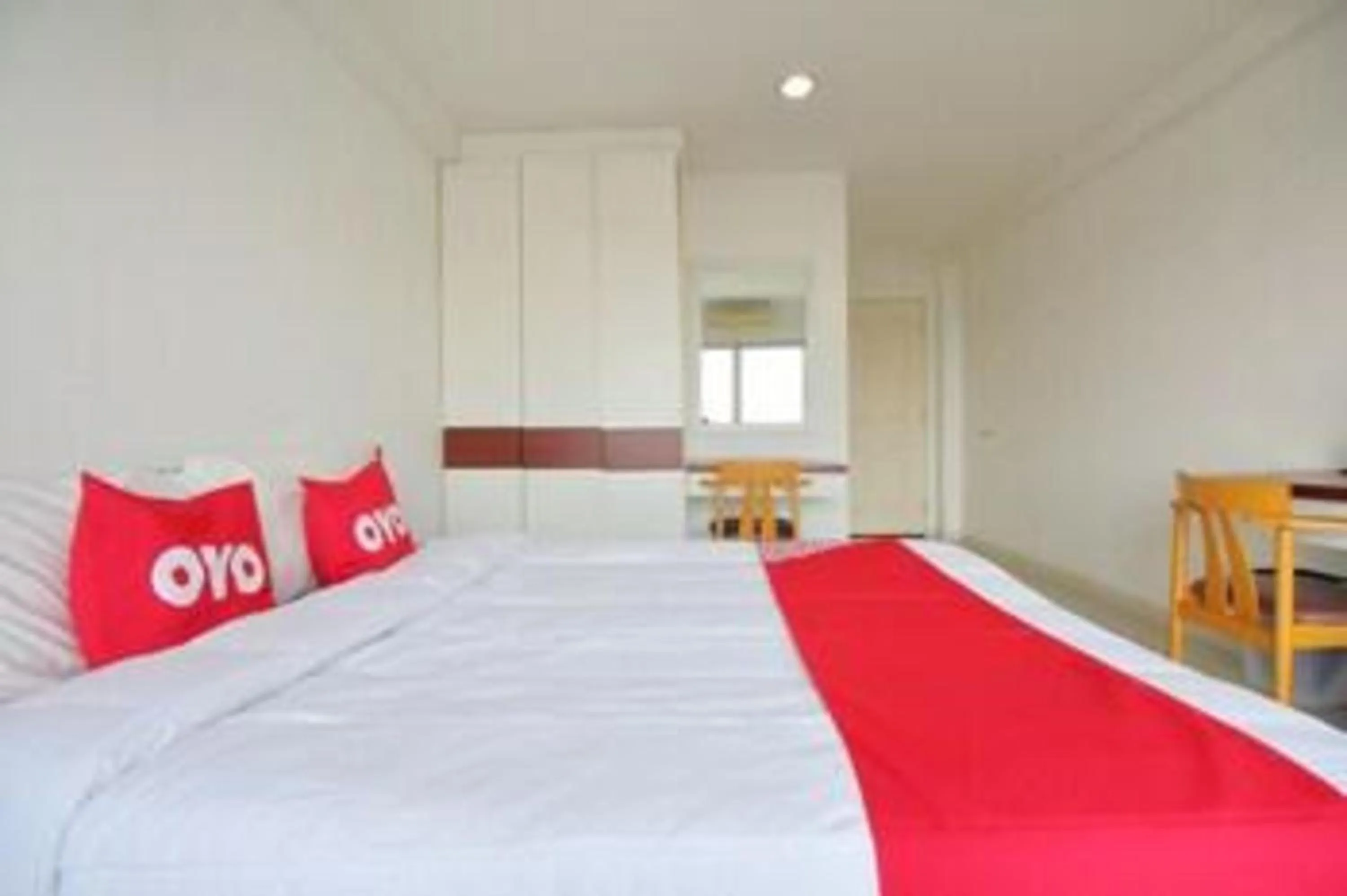 Photo of the whole room, Bed in Super OYO 498 Ladawan Villa