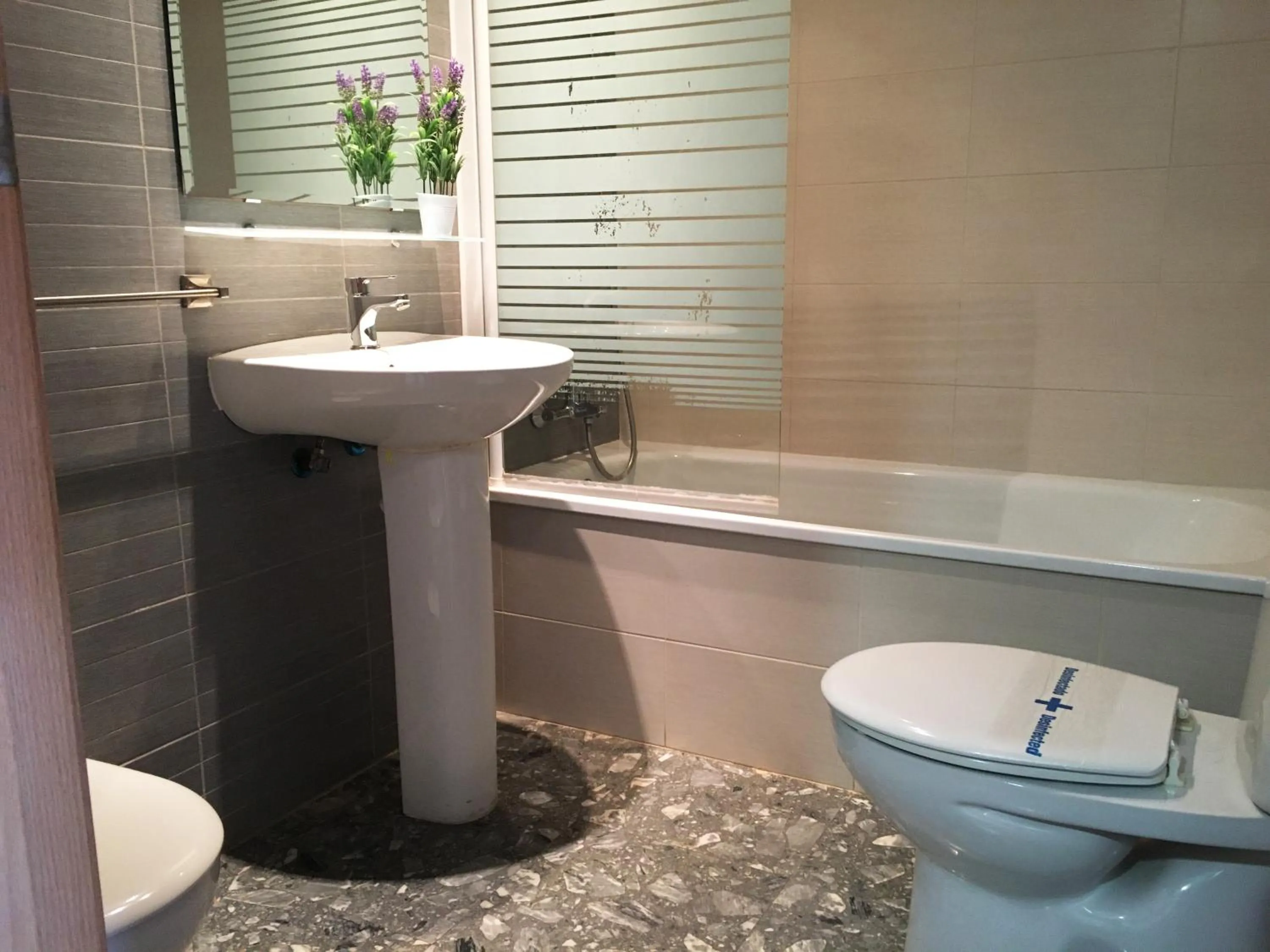 Bathroom in Apartamentos Doña Carmen 3000