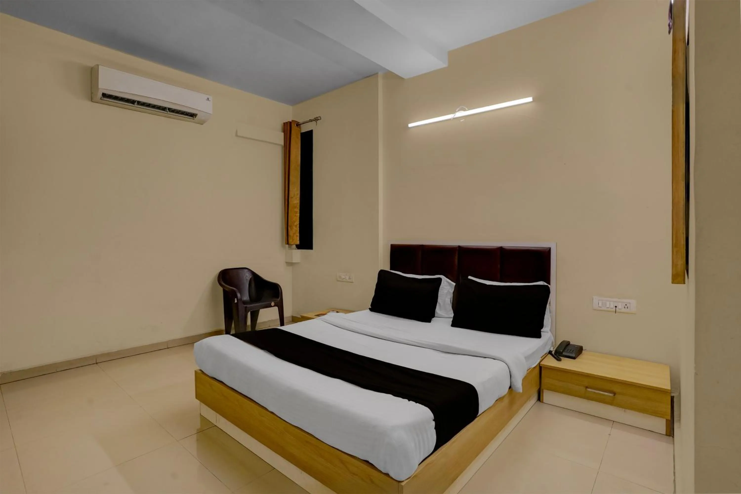 Bedroom, Bed in Hotel O Vapi GIDC Formerly Zion Inn