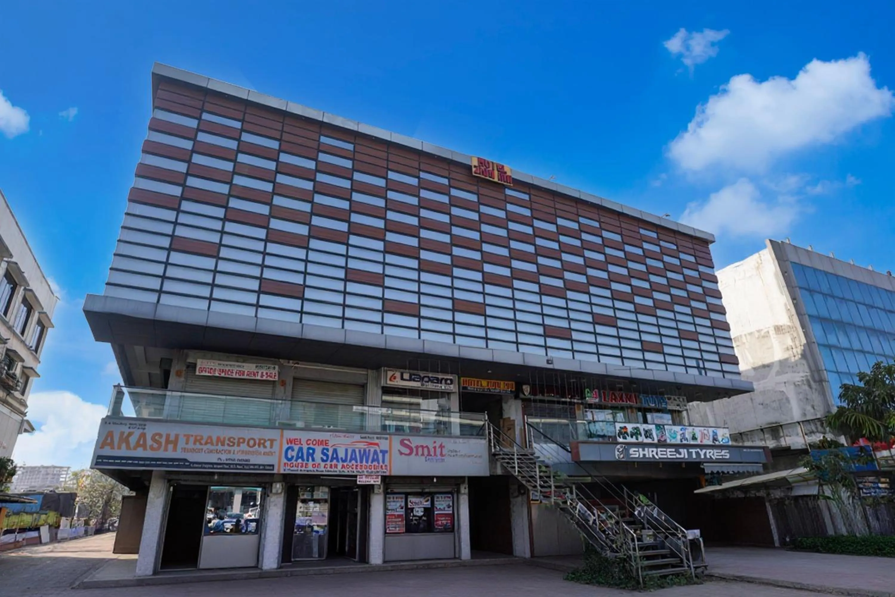 Facade/entrance in Hotel O Vapi GIDC Formerly Zion Inn