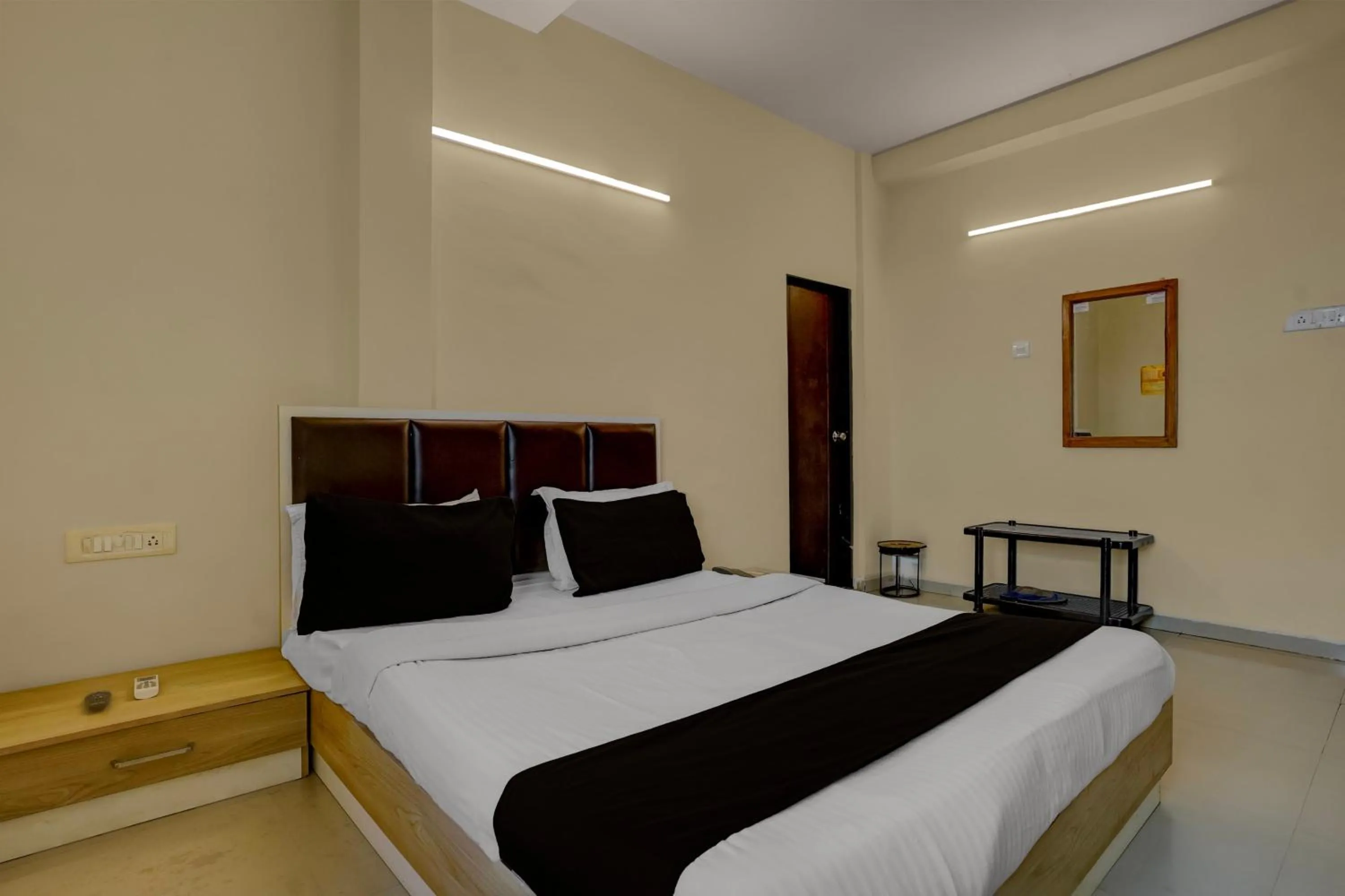 Bedroom, Bed in Hotel O Vapi GIDC Formerly Zion Inn