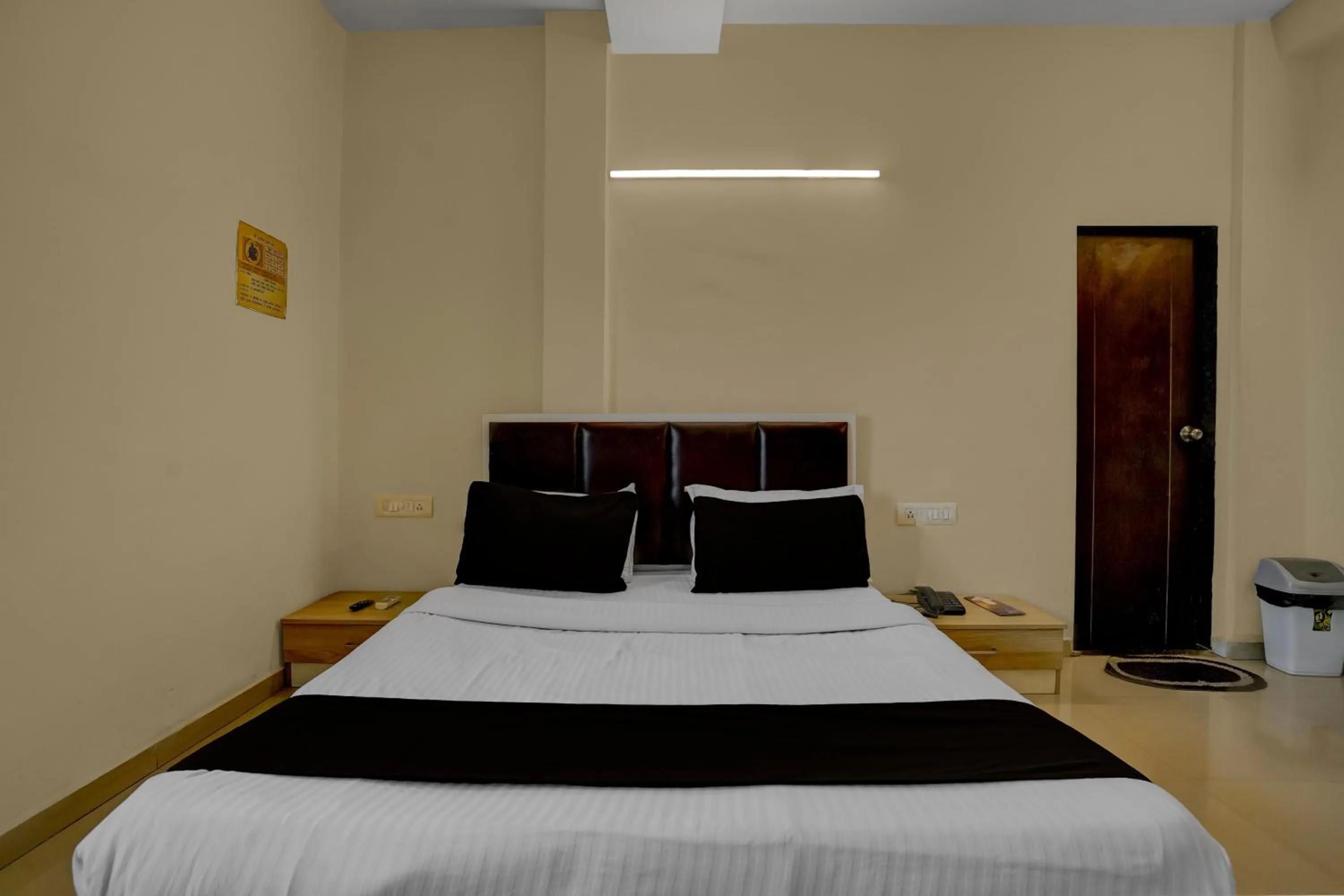 Bedroom, Bed in Hotel O Vapi GIDC Formerly Zion Inn