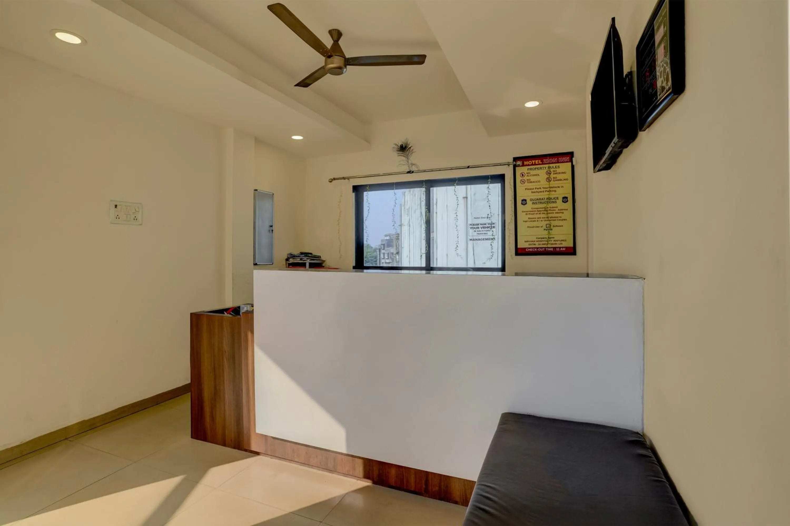 Lobby or reception in Hotel O Vapi GIDC Formerly Zion Inn