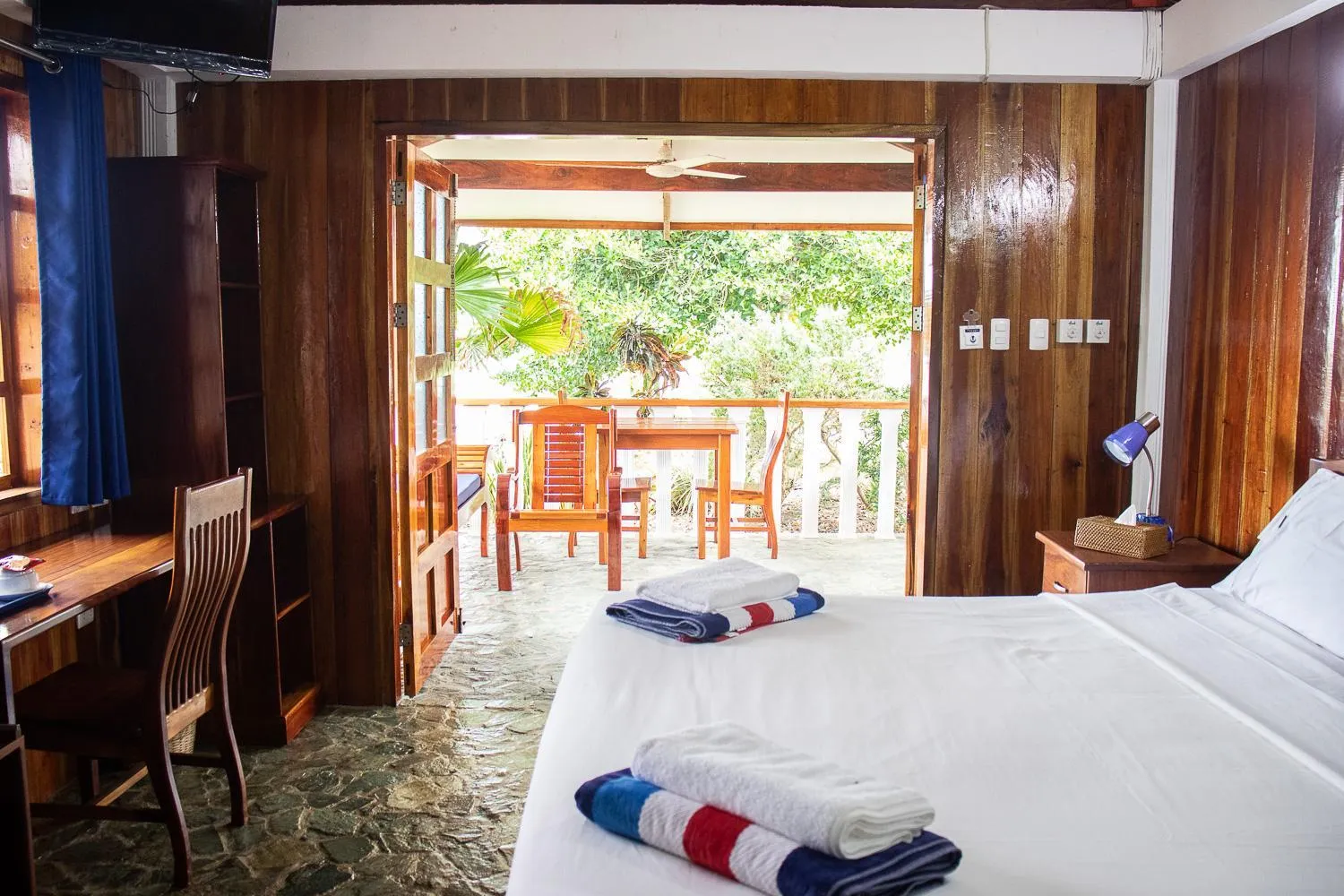 Bed in Rainbow Bay Beach & Dive Resort