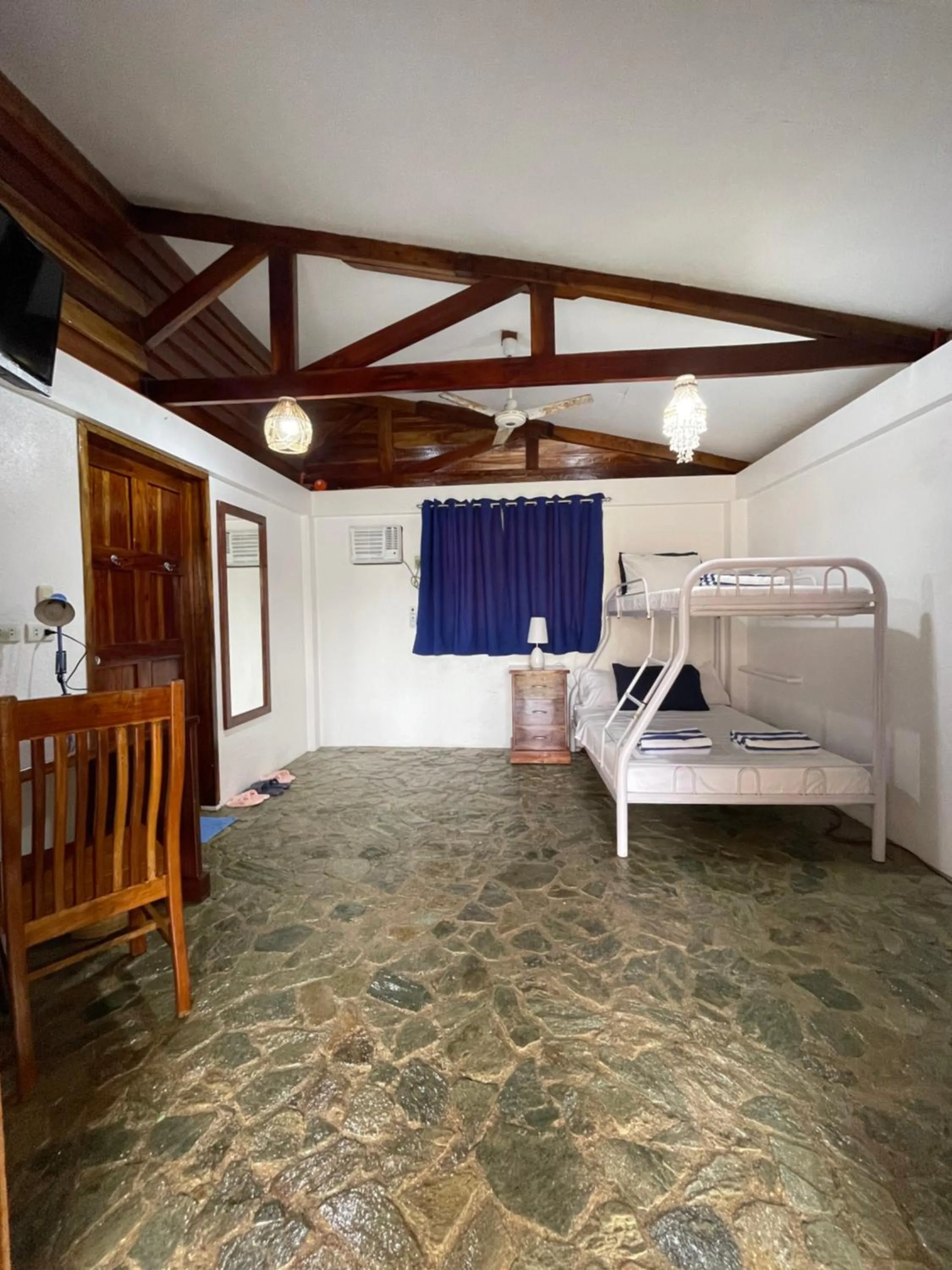 Bedroom, Bed in Rainbow Bay Beach & Dive Resort