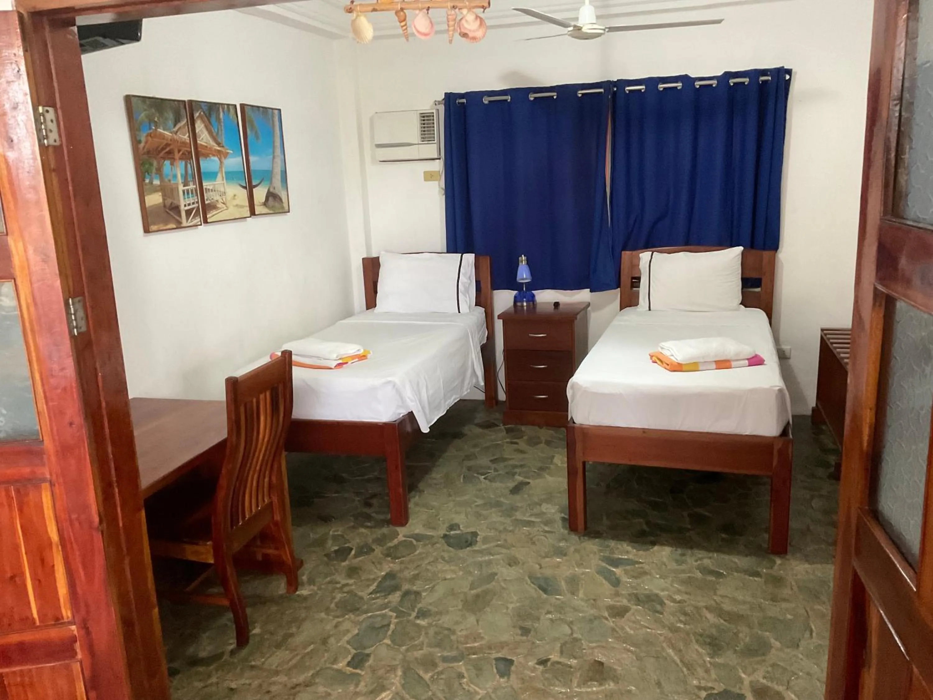 Bed in Rainbow Bay Beach & Dive Resort