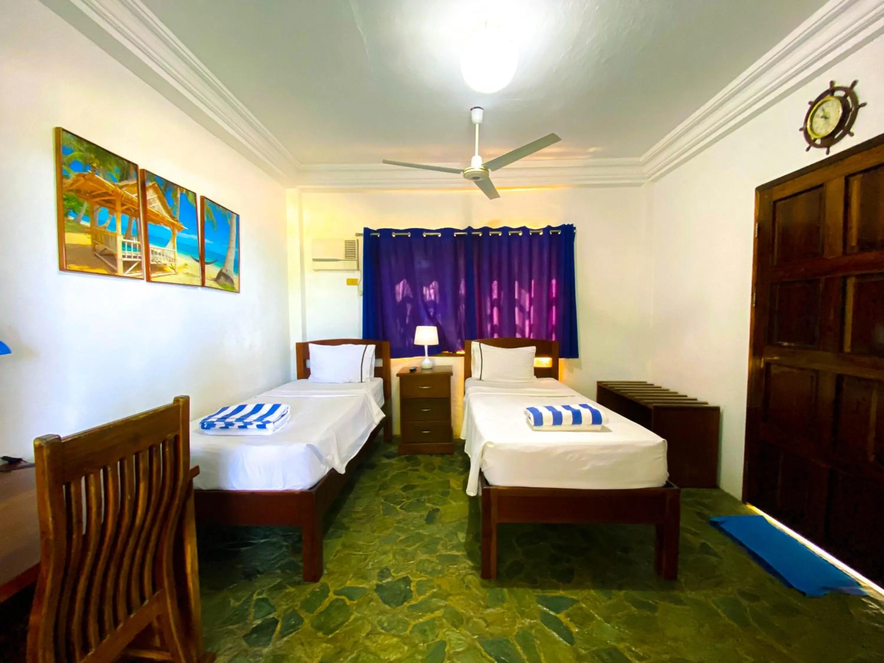 Bed in Rainbow Bay Beach & Dive Resort