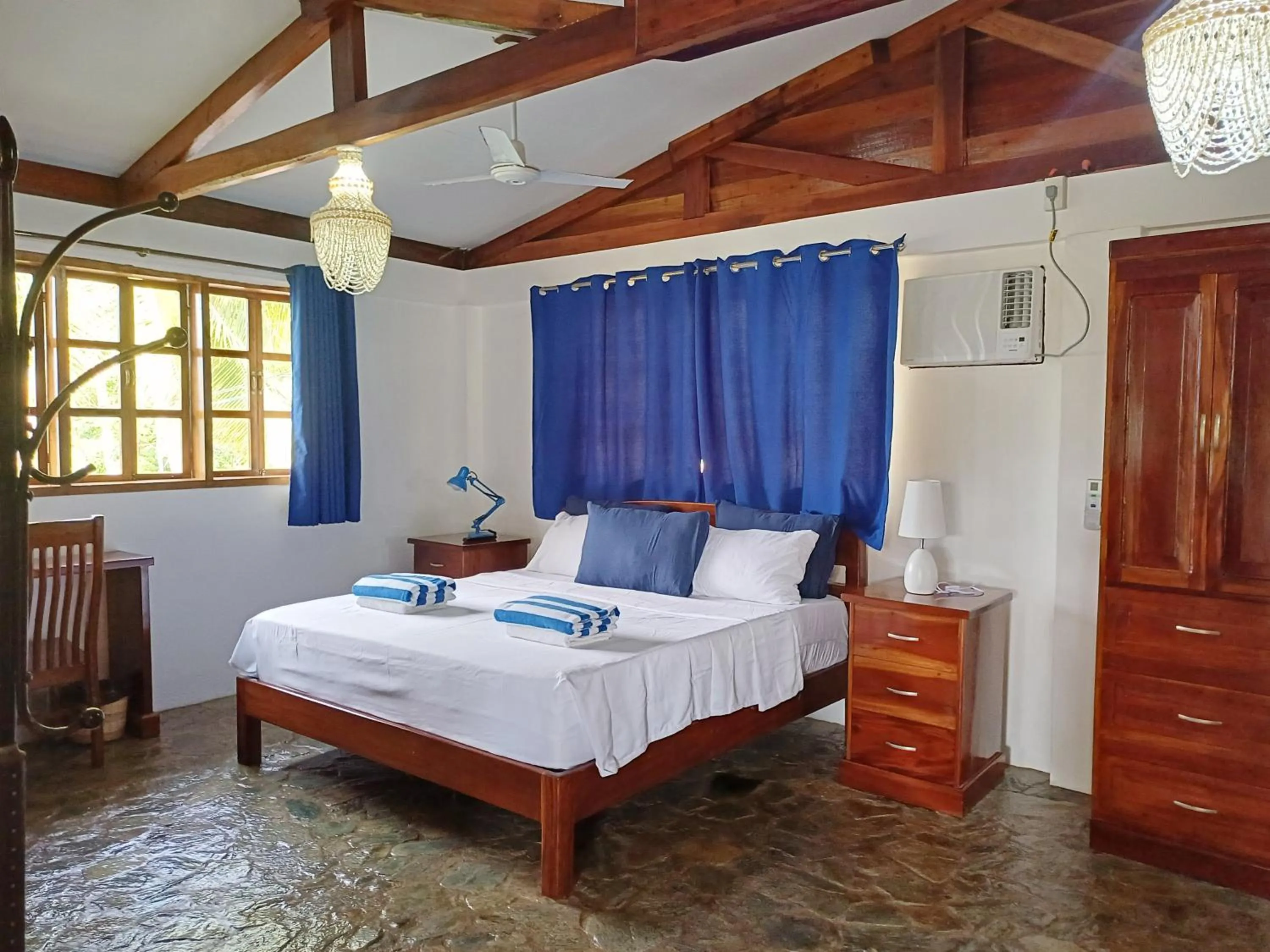 Bed in Rainbow Bay Beach & Dive Resort