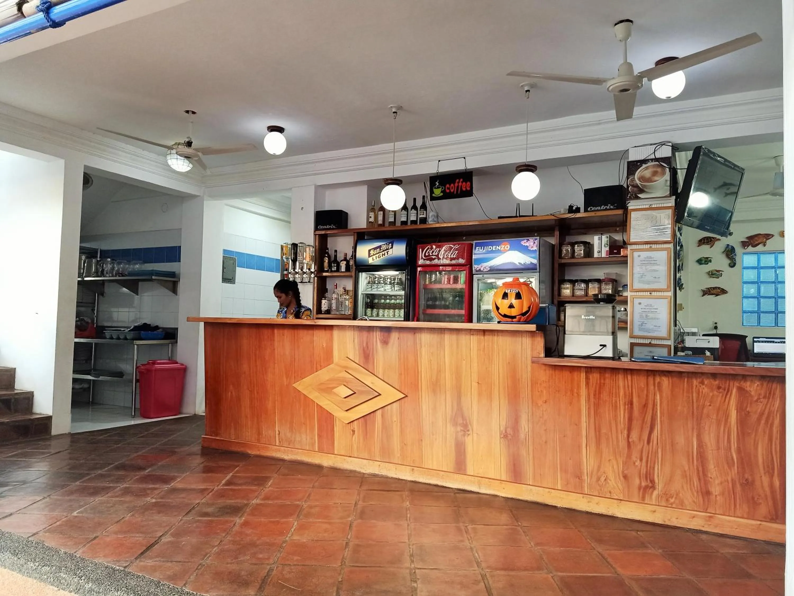 Restaurant/places to eat in Rainbow Bay Beach & Dive Resort